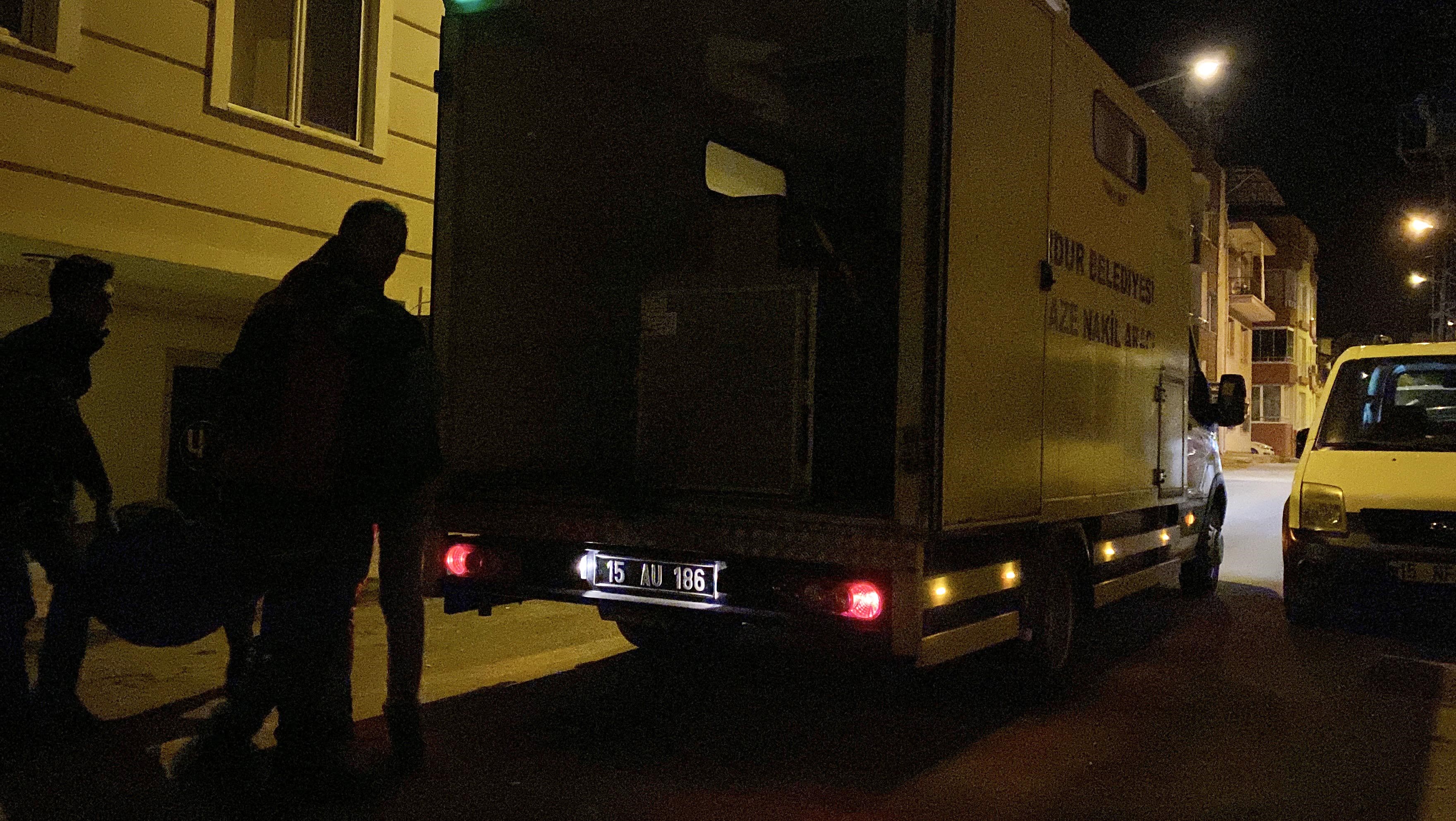 Apartmanda Yürek Yakan Olay! Evin Kapısından Çıktı, Merdivende Öldü (4)