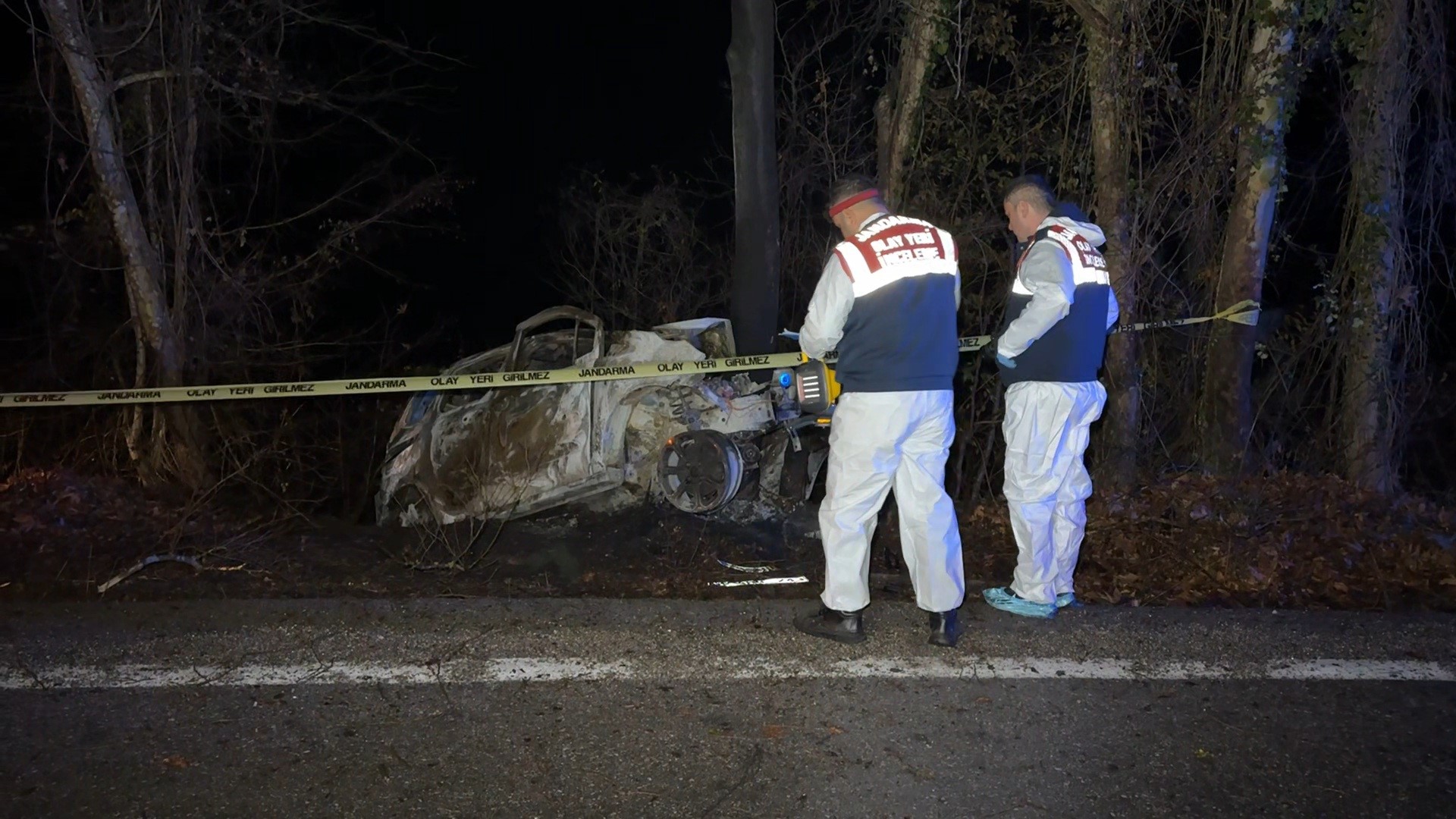 Araç Alev Topuna Döndü, Genç Sürücü Olay Yerinde Can Verdi (2)