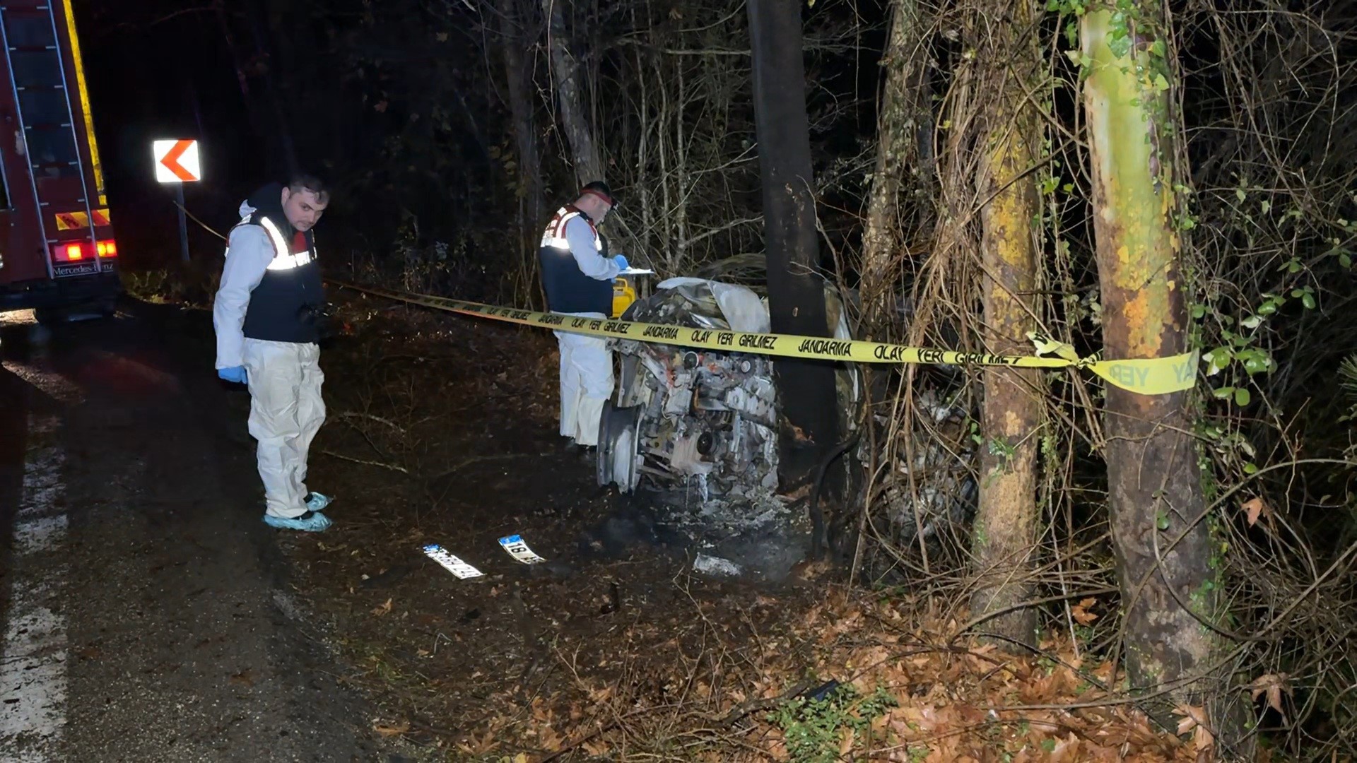 Araç Alev Topuna Döndü, Genç Sürücü Olay Yerinde Can Verdi (3)
