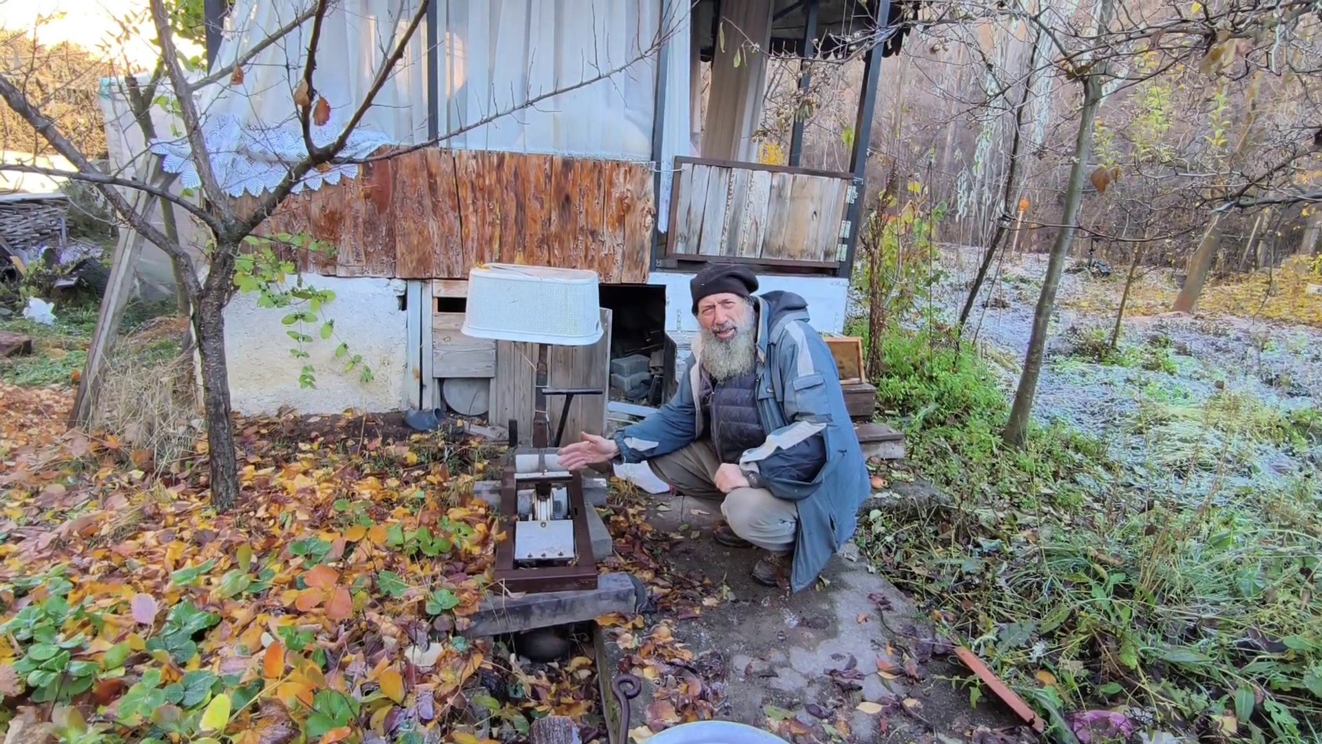 Atiklardan Antika Yaratan Usta Urunlerini Satmiyor Sergiliyor (2)