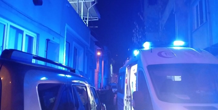 Aynı Evde Iki Ölüm Baba Asılı Halde, Kızı Yatakta Bulundu (5)