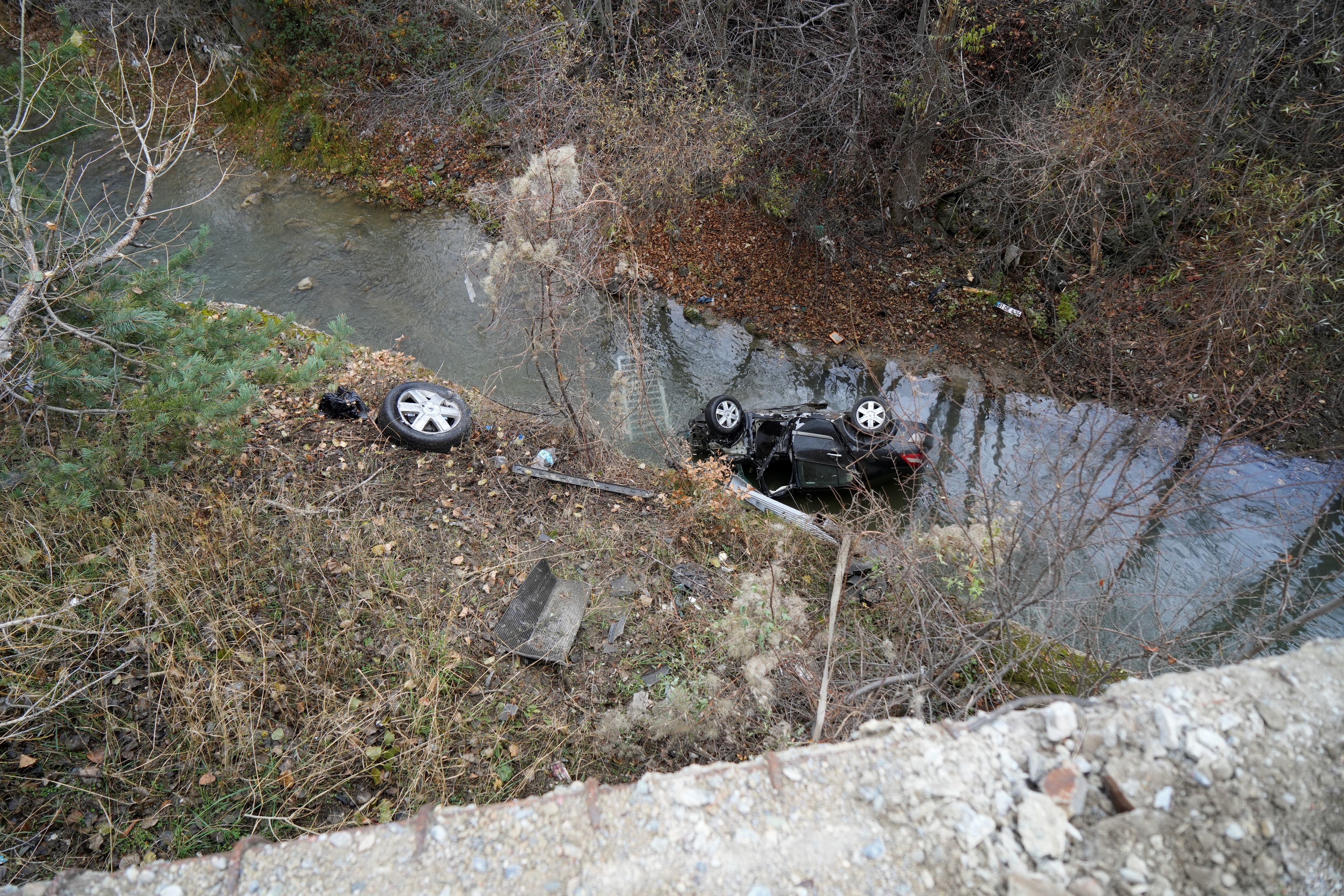 Aynı Güzergahta Art Arda Feci Kazalar! 1 Ölü, 3 Yaralı (5)