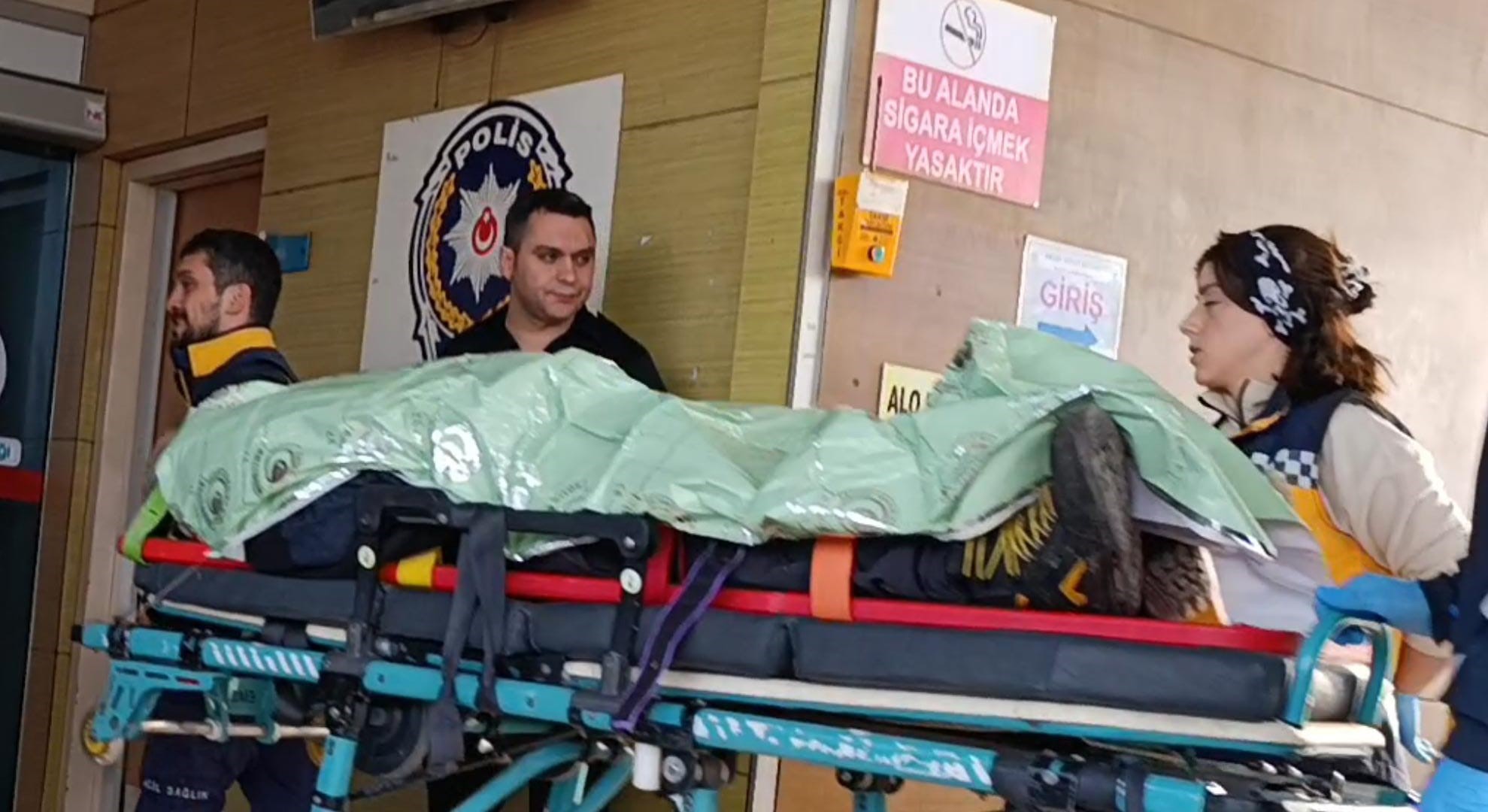 Bahçe Kapısına Çarptı, Saatlerce Yardımsız Kaldı Donmak Üzereyken Hayata Tutundu (5)