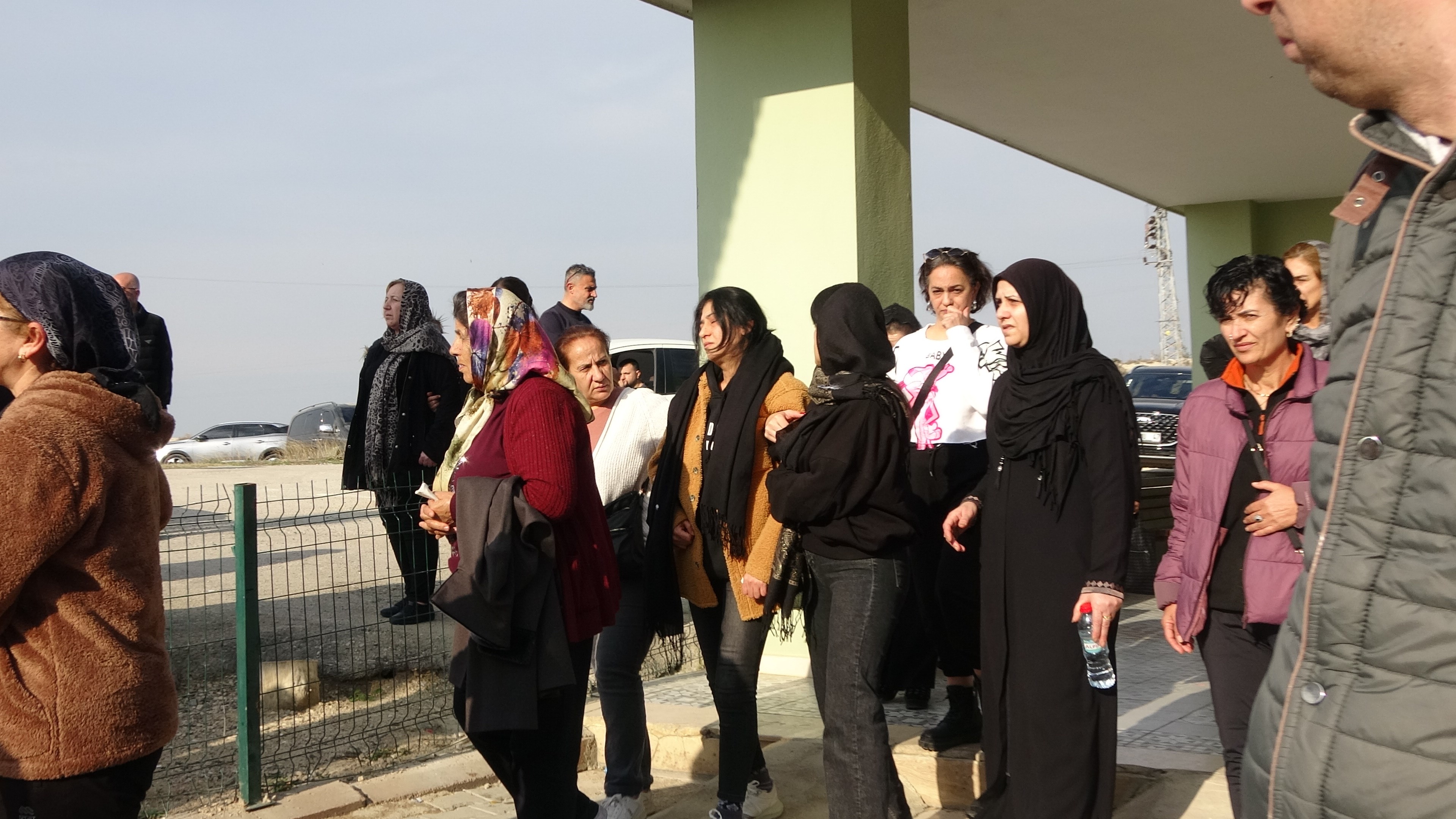 “Ben Nasıl Dayanacağım Bu Acıya” Babaları Tarafından Öldürülen Derin Ve Doruk Toprağa Verildi (6)