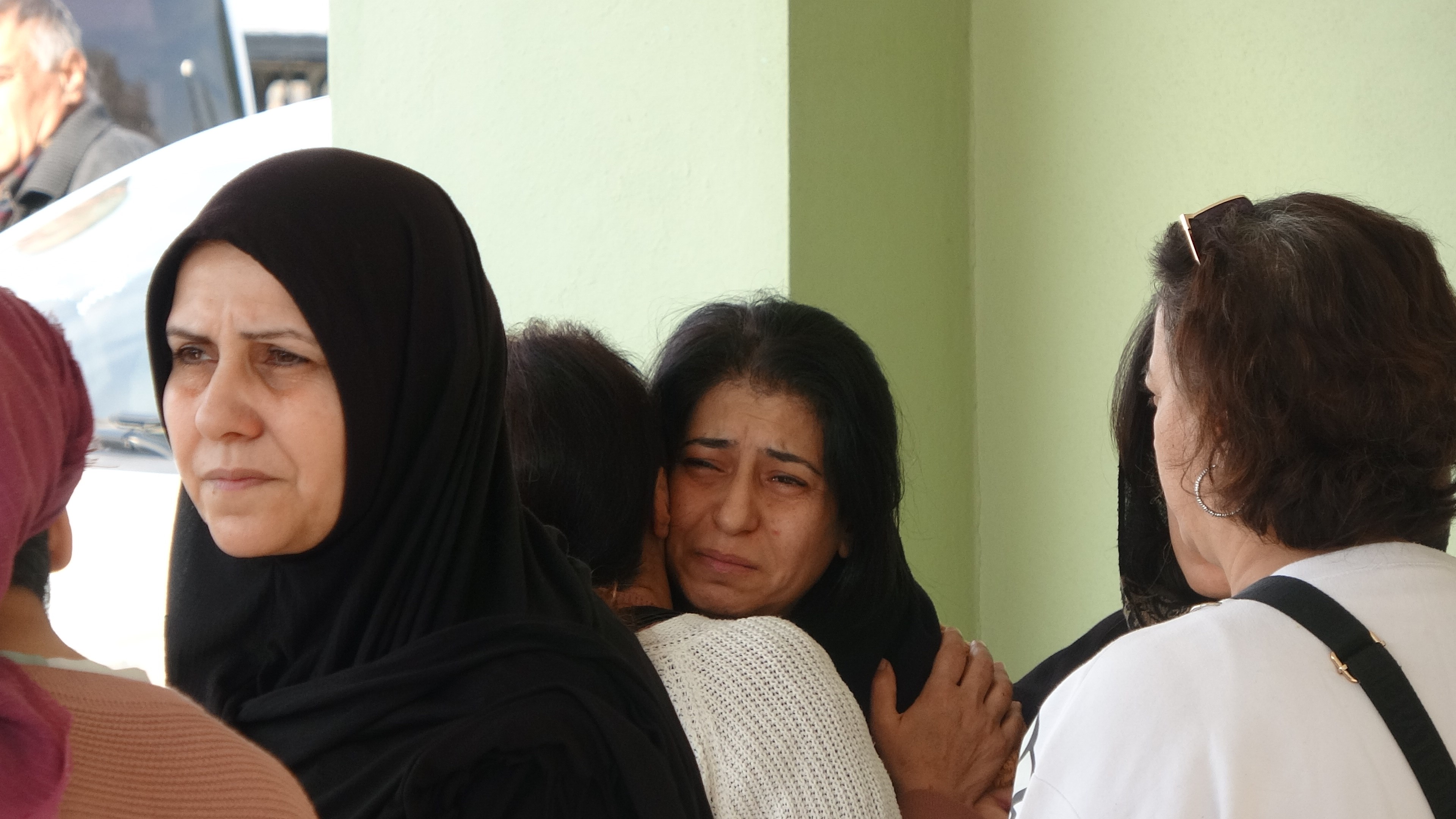 “Ben Nasıl Dayanacağım Bu Acıya” Babaları Tarafından Öldürülen Derin Ve Doruk Toprağa Verildi (7)