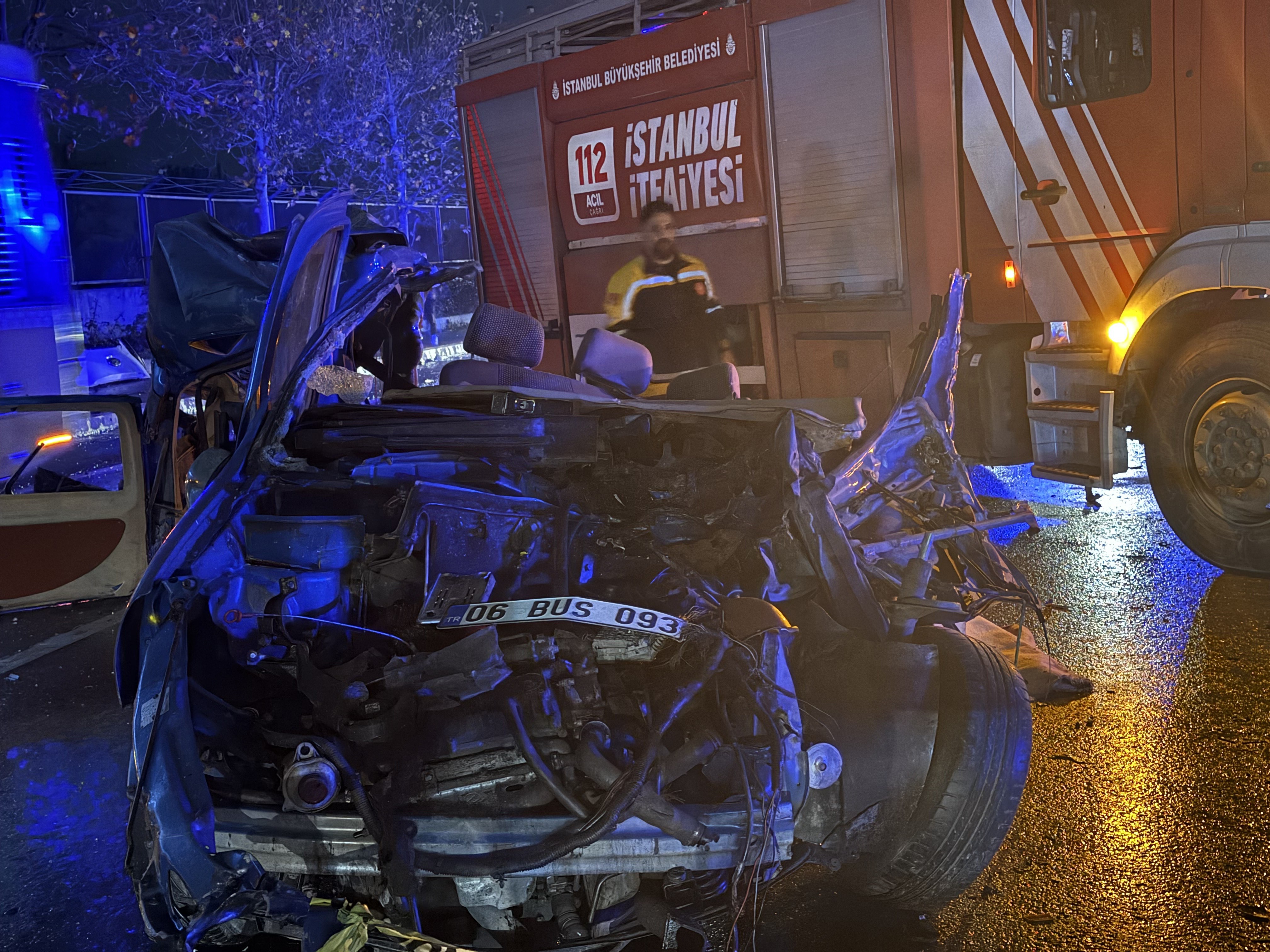 Beton Mikseri Refüjü Aşıp Karşı Şeride Daldı Aynı Anda 5 Aracı Biçti; 2 Ölü, 6 Yaralı! (6)