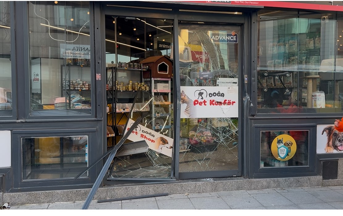 Bir Anlık Öfke Can Aldı Ters Yöne Giren Araç Yayaları Biçti; 2 Ölü, 5 Yaralı (4)