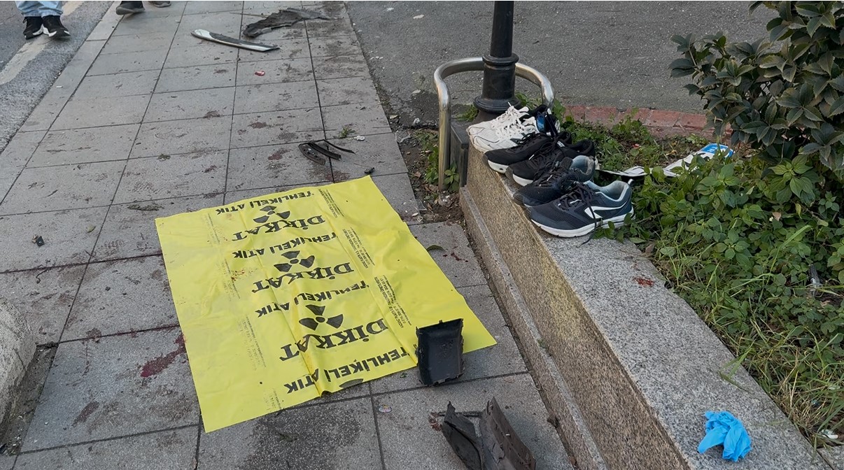 Bir Anlık Öfke Can Aldı Ters Yöne Giren Araç Yayaları Biçti; 2 Ölü, 5 Yaralı (5)