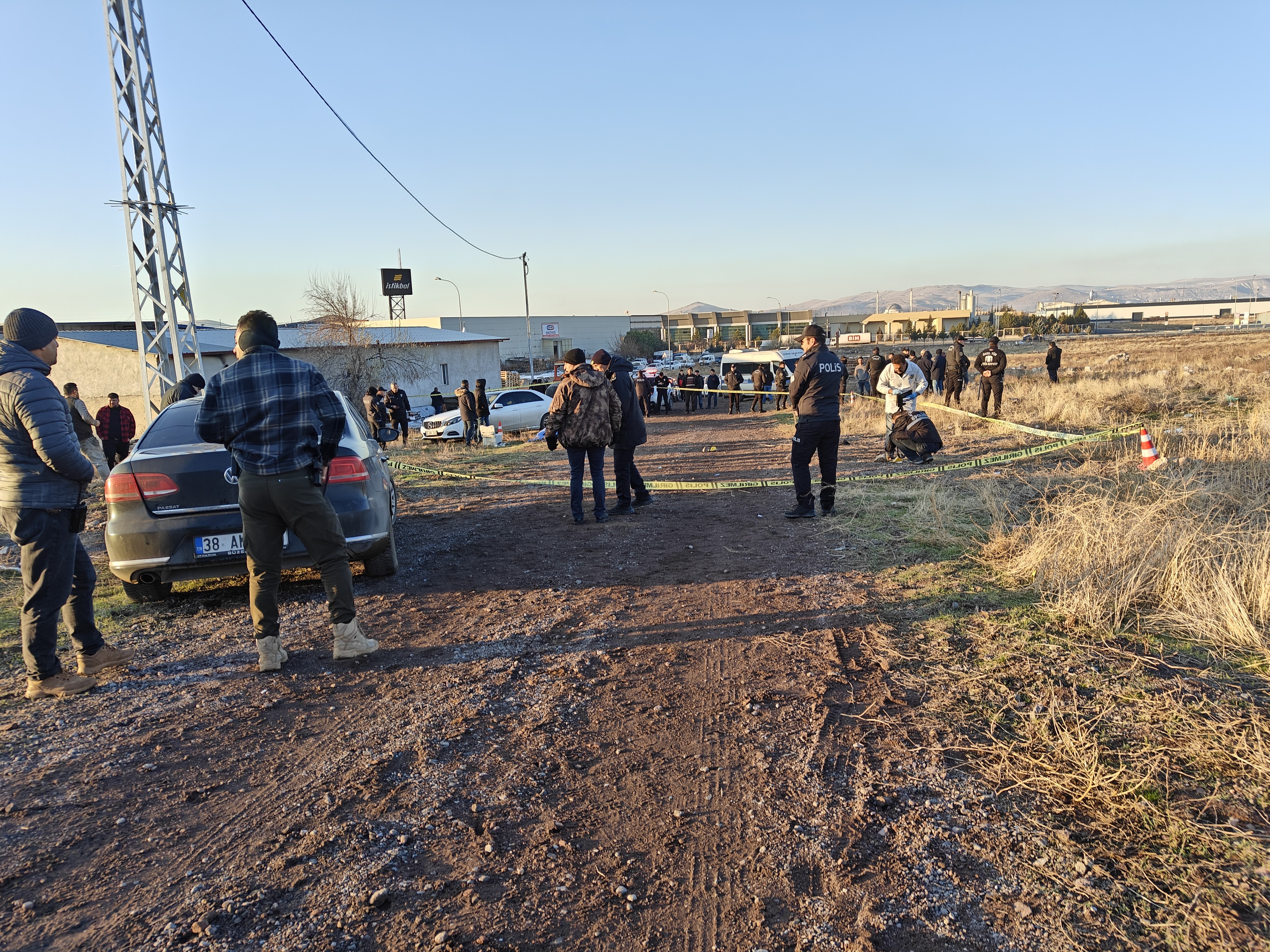 Bir Arazi, 3 Kurşun, 1 Can Kaybı! Baba Oğul Kurşunların Hedefi Oldu (5)