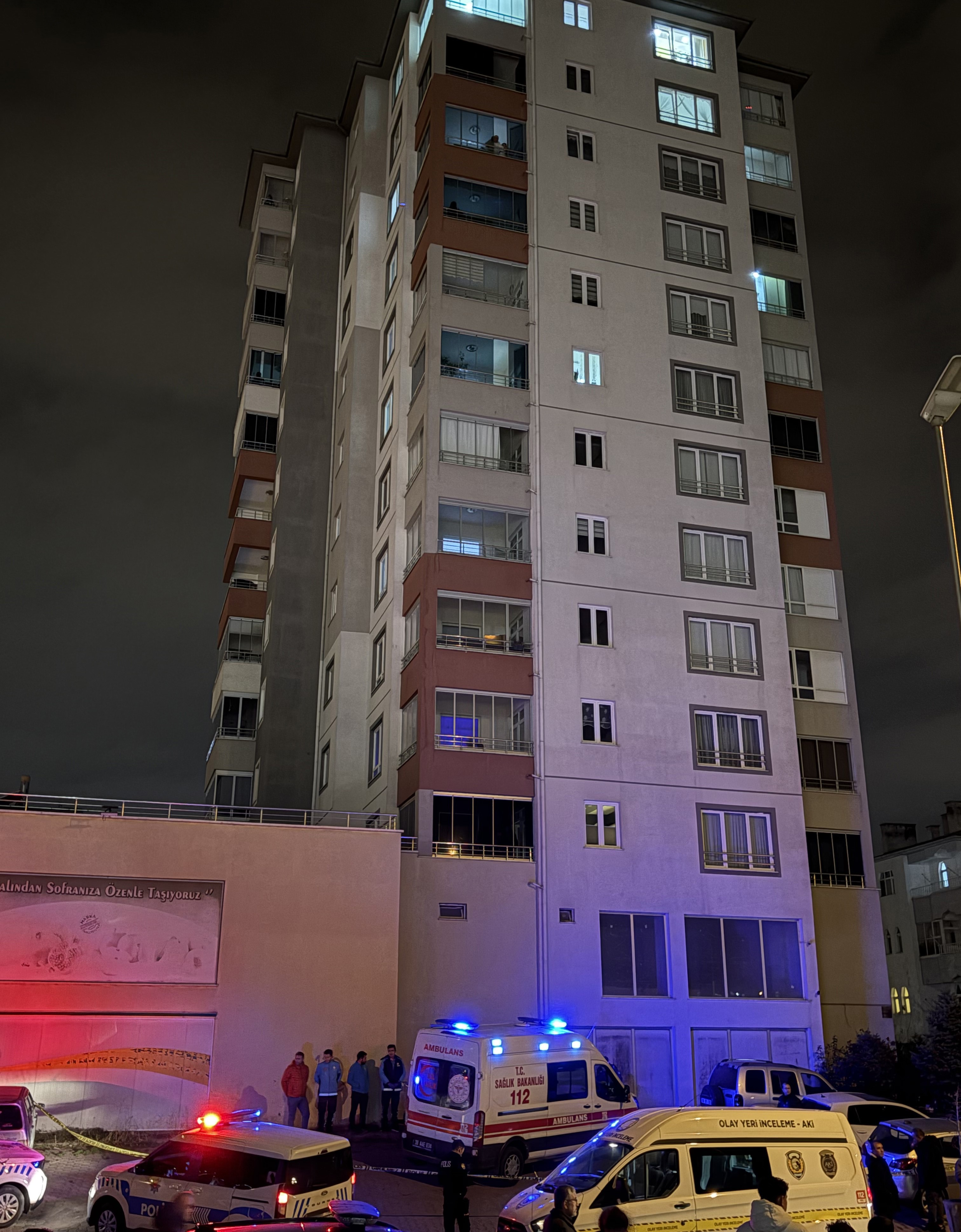 Bir Babayi Yikan Haber 11 Kattan Dusen Elif Naz Yasamini Yitirdi Kizinin Ismini Haykir (2)