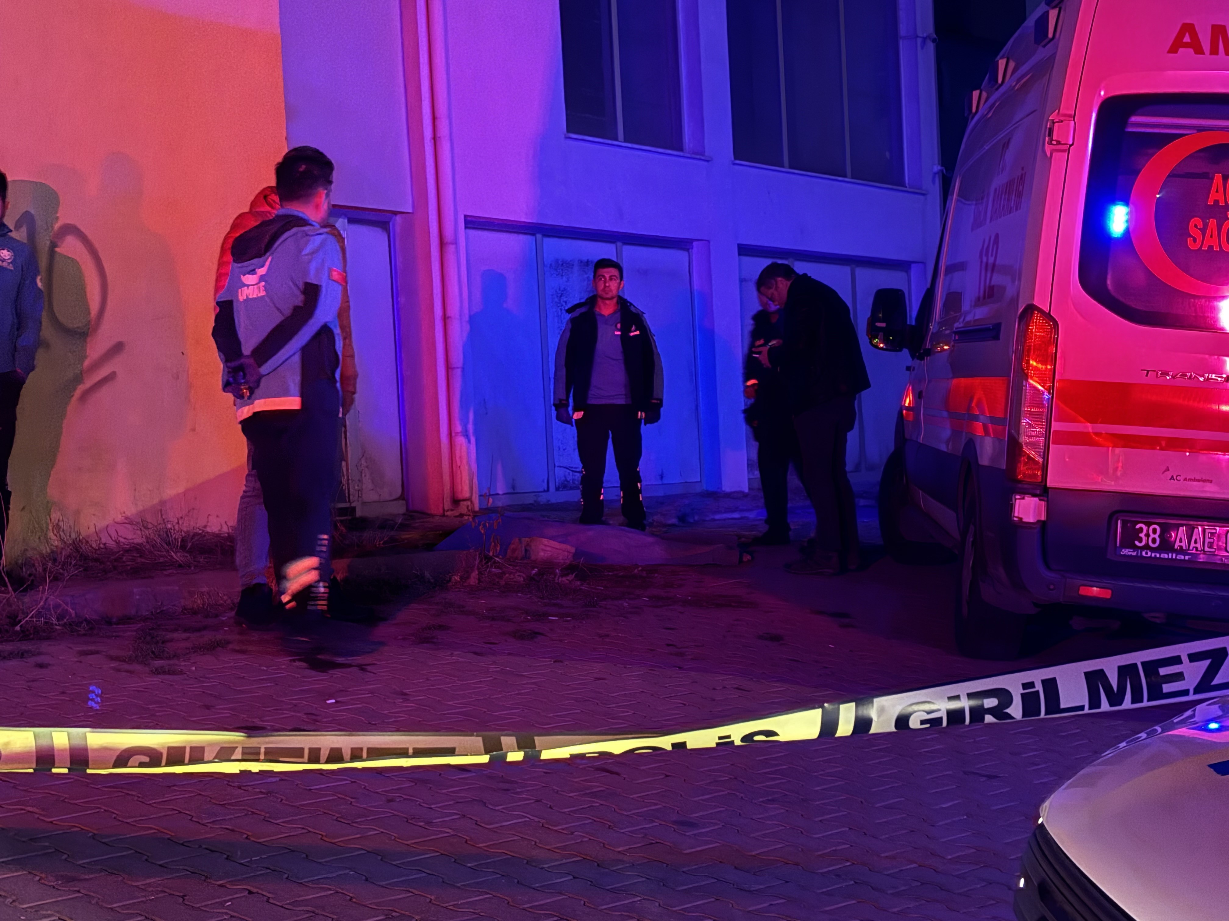 Bir Babayi Yikan Haber 11 Kattan Dusen Elif Naz Yasamini Yitirdi Kizinin Ismini Haykir (3)