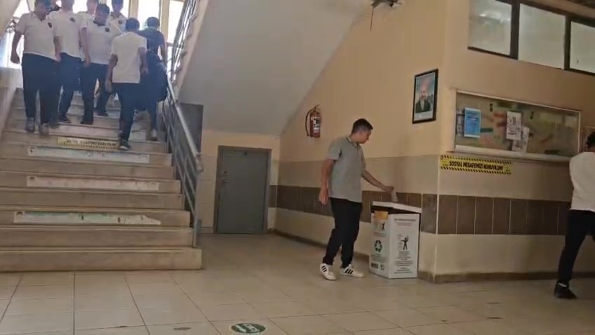 Bir Hareketi Her Şeyi Değiştirdi Yerden Şişeyi Alan Öğrenciye Çeyrek Altın (8)