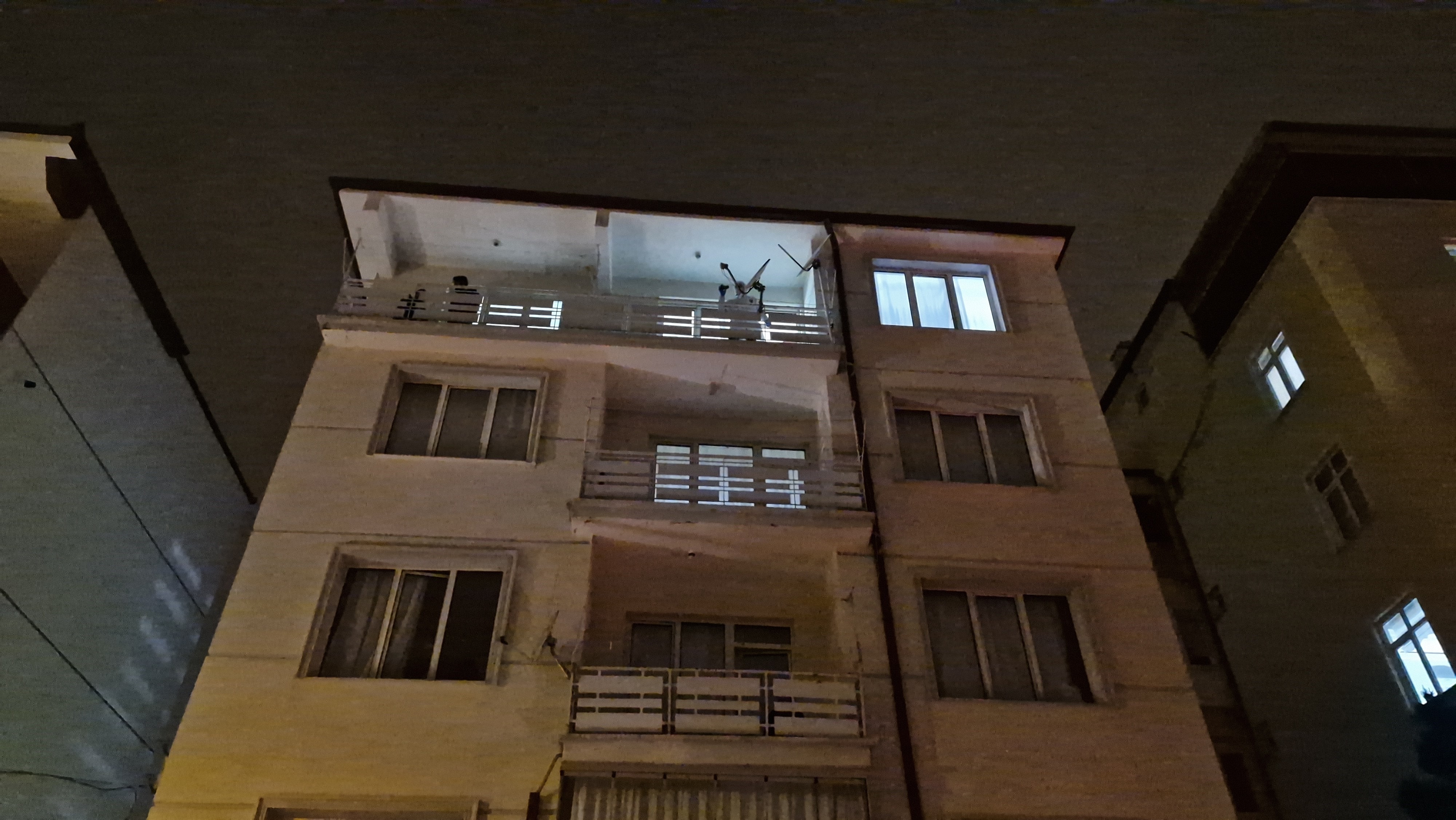 Boşanma Aşamasındaki Karısını Eve Çağırdı, 2 Çocuğunun Annesini Boğarak Öldürdükten Sonra Kendini Astı (7)