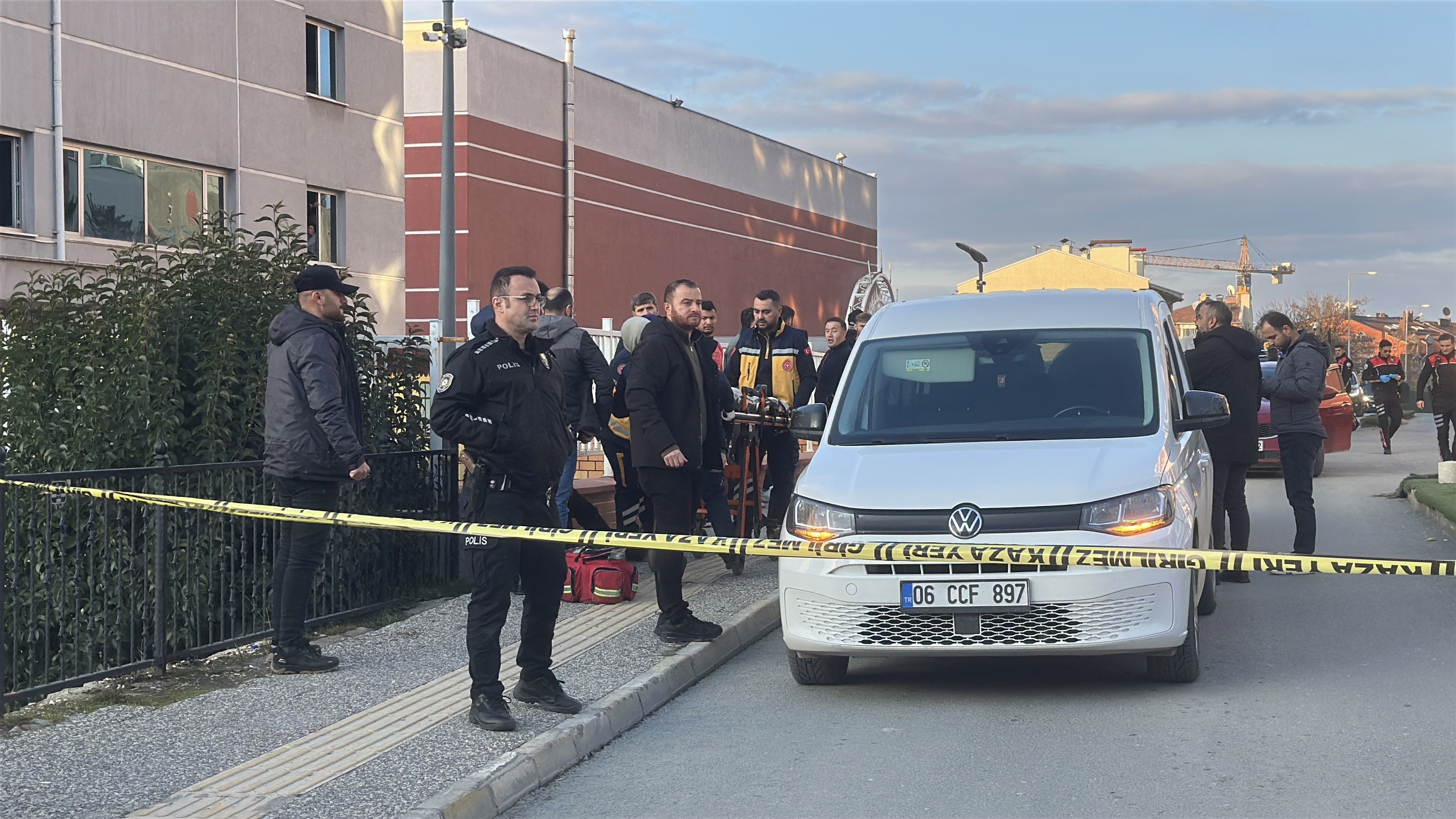 Caddenin Ortasinda Kursunlarin Hedefi Oldu04