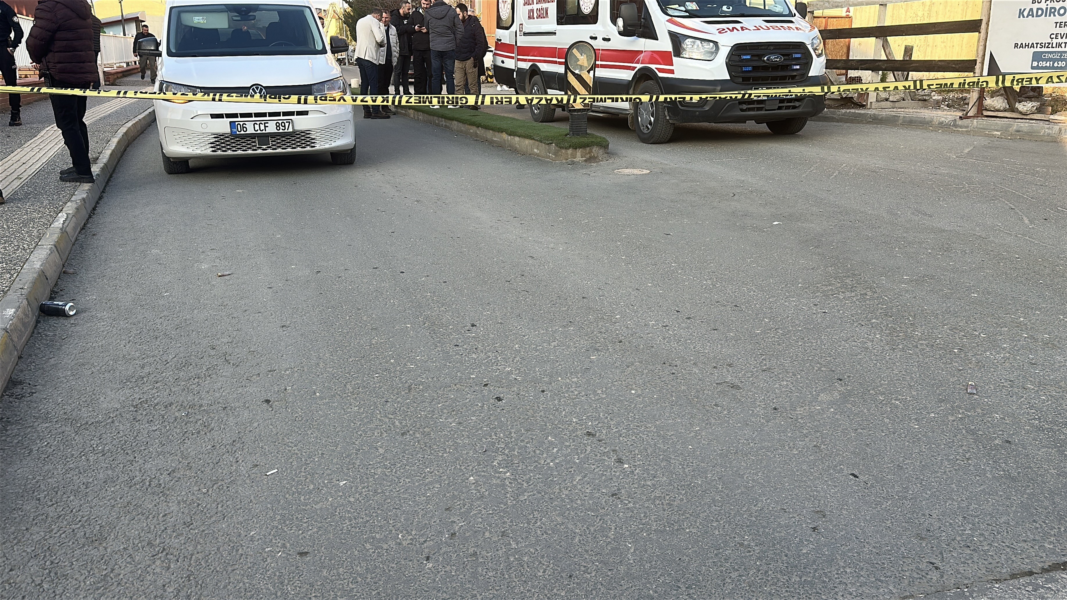 Caddenin Ortasinda Kursunlarin Hedefi Oldu07