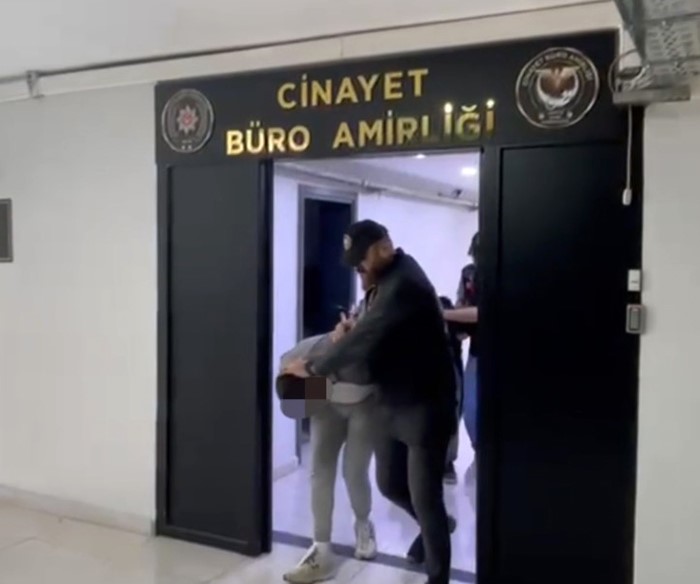 Cinayeti Internet Aramasi Ele Verdi Anne Baba Ve Agabeyini Katletmis 02