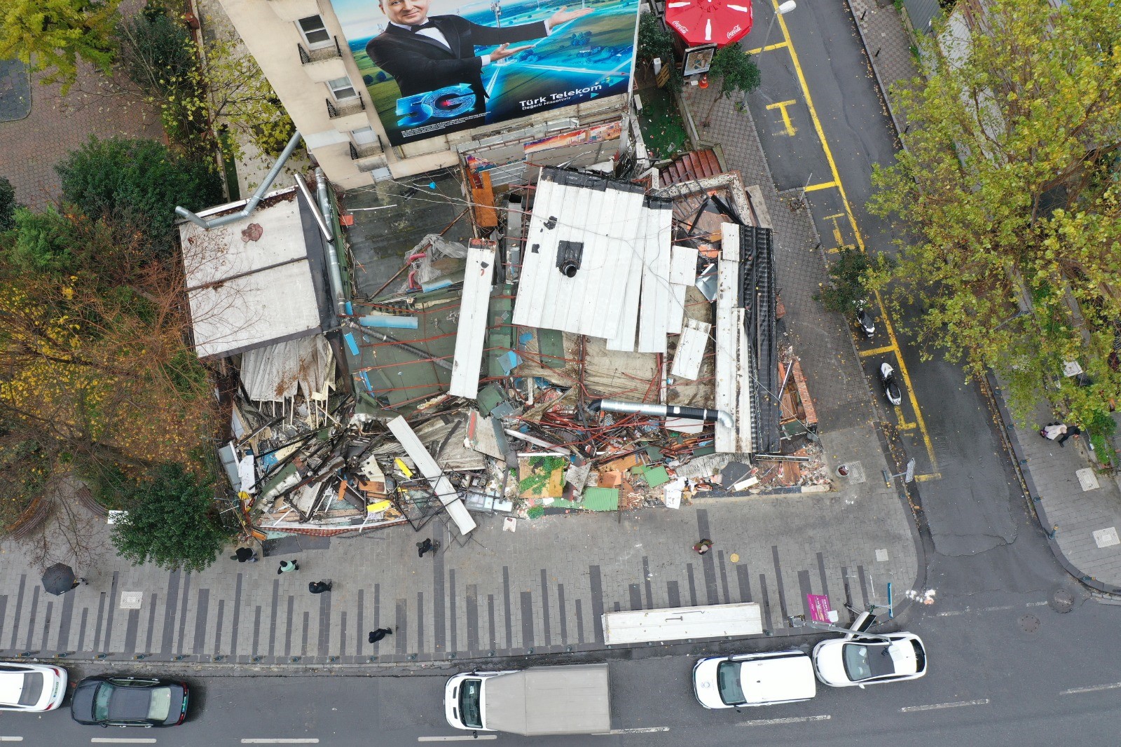 Defalarca Mühürlendi! 25 Kişinin Zehirlendiği Iddia Edilen Kaçak Kebapçı Yıkıldı (4)