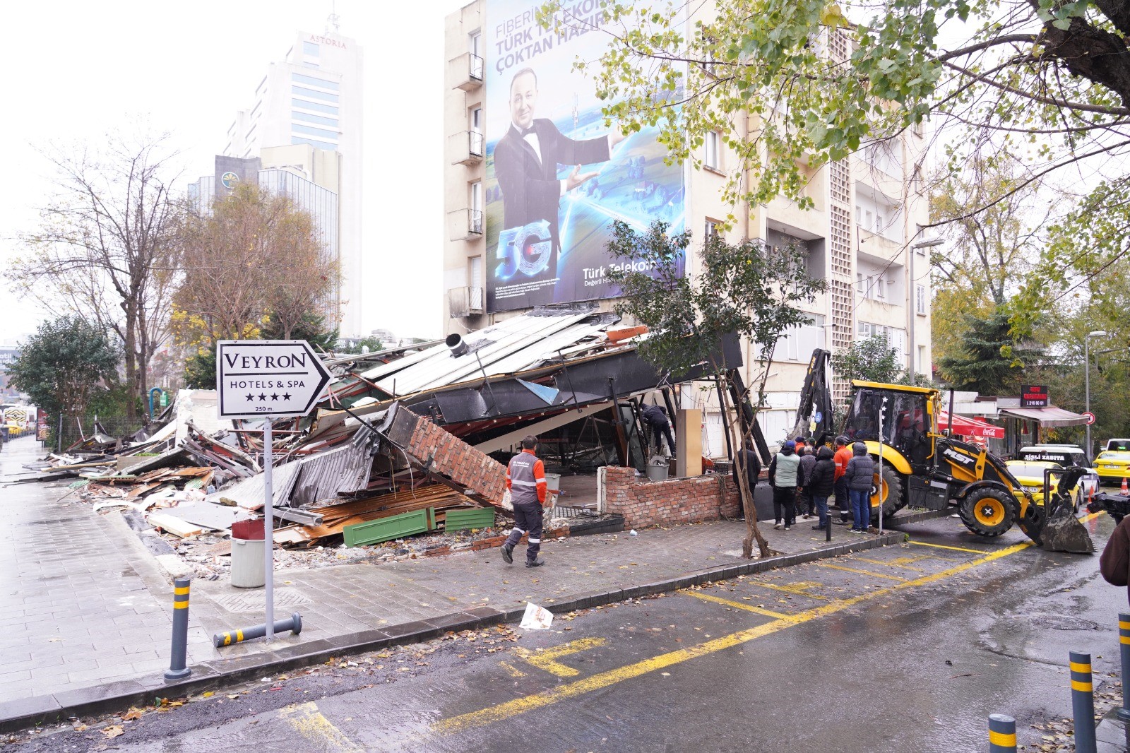 Defalarca Mühürlendi! 25 Kişinin Zehirlendiği Iddia Edilen Kaçak Kebapçı Yıkıldı (6)
