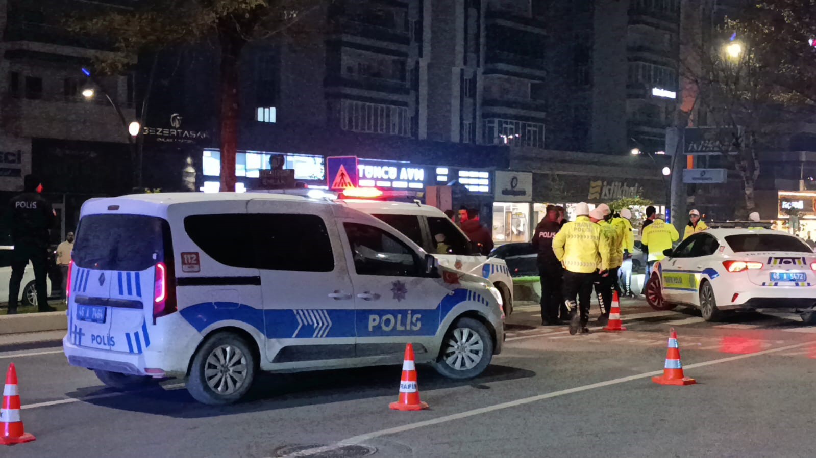 Dehşet Anları Yarıştıkları Öne Sürülen Araçlar Motosikleti Biçti, 1 Ölü 1 Ağır Yaralı (4)