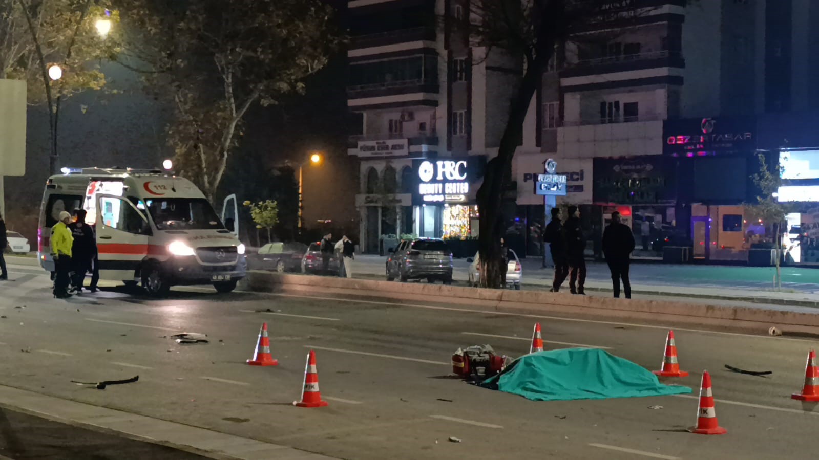 Dehşet Anları Yarıştıkları Öne Sürülen Araçlar Motosikleti Biçti, 1 Ölü 1 Ağır Yaralı (6)
