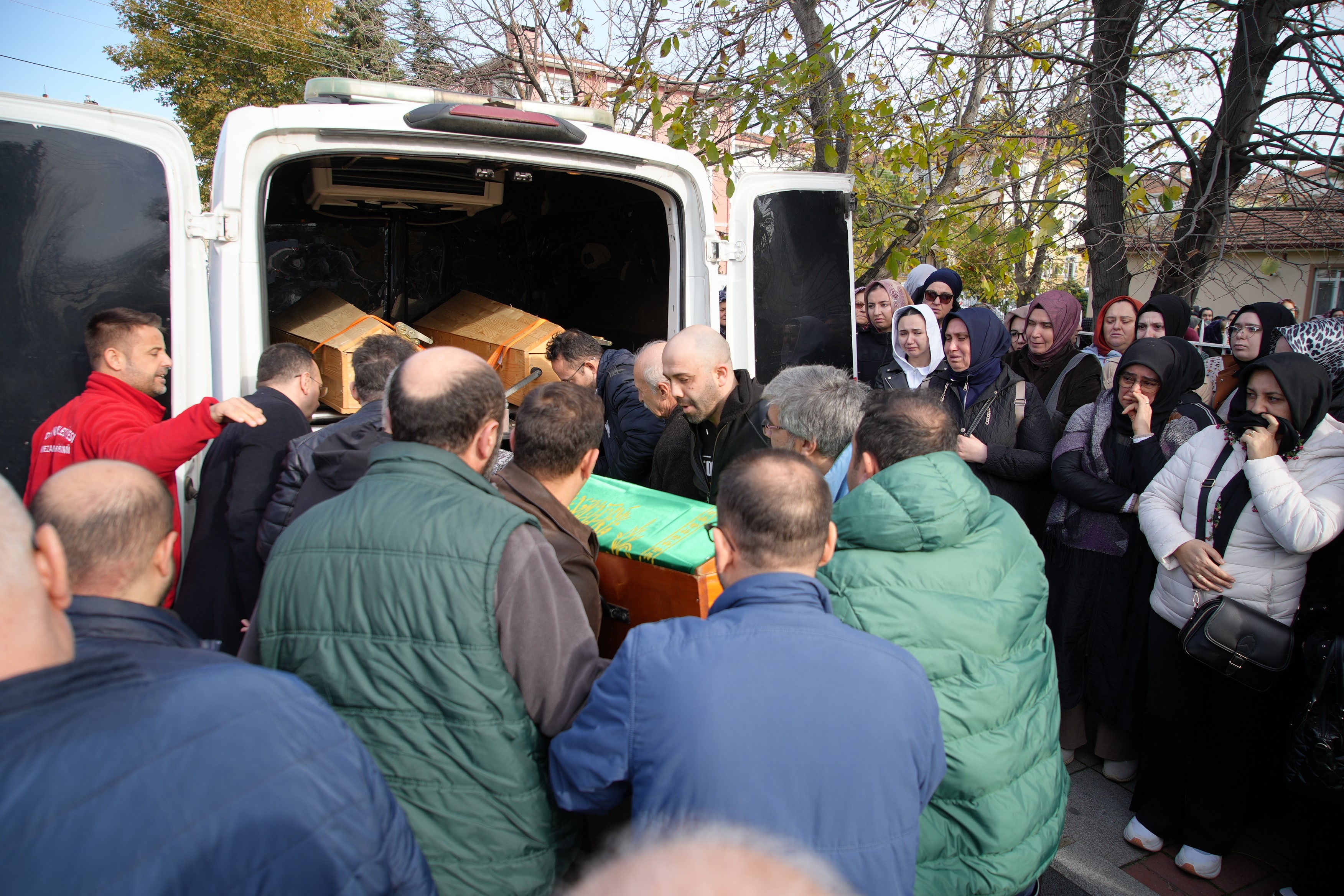 Dekanın Odasından Düşen Avukat Hayatını Kaybetti Genç Anne Son Yolculuğuna Uğurlandı (4)