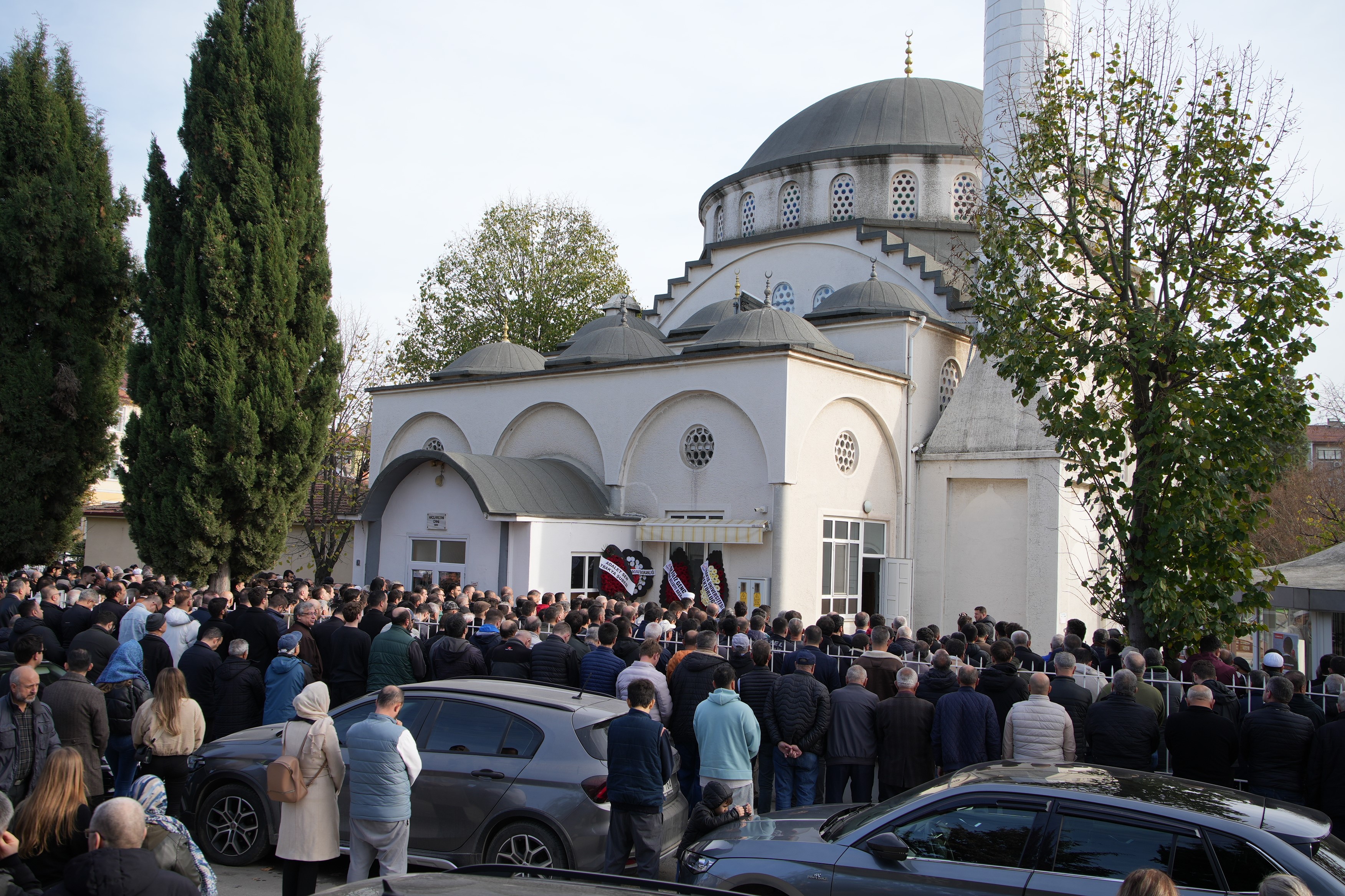 Dekanın Odasından Düşen Avukat Hayatını Kaybetti Genç Anne Son Yolculuğuna Uğurlandı (6)