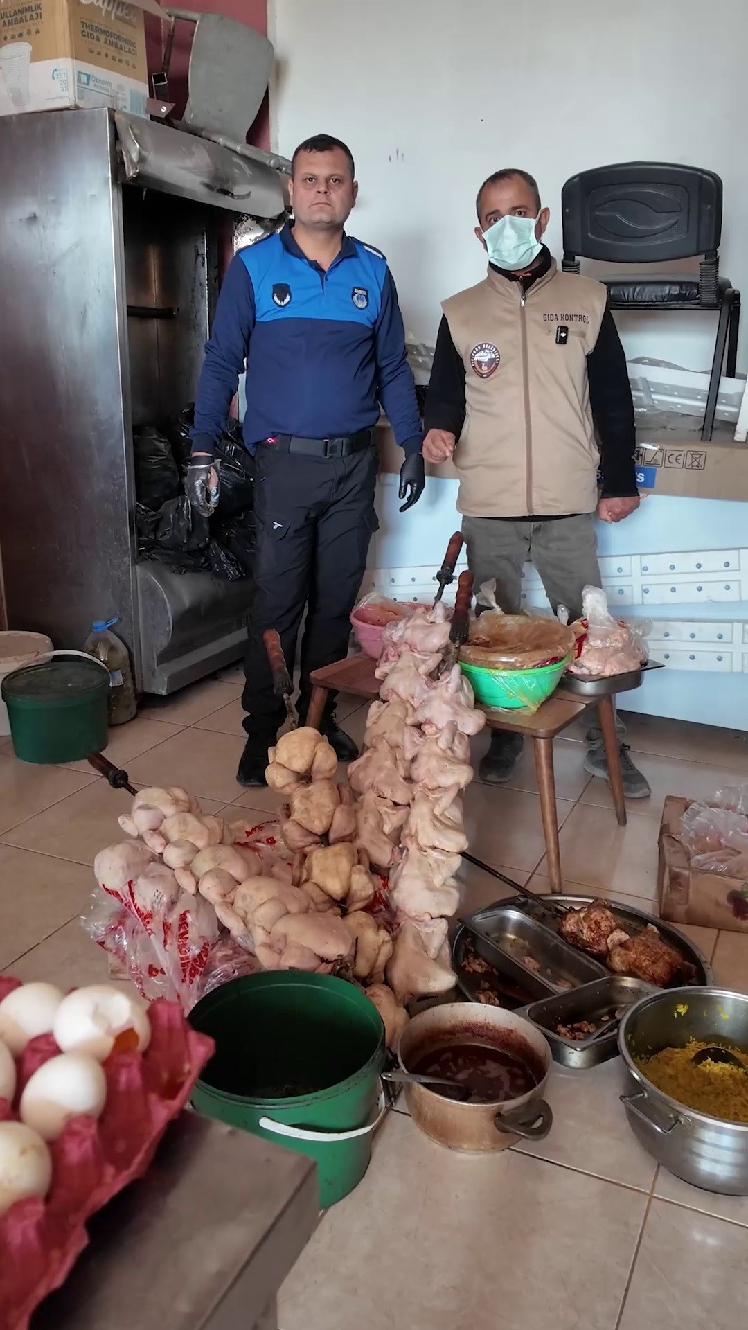 Donercide Pes Dedirten Hijyen Skandali Zabita Les Gibi Kokuyor Dedi Isletme Muhurlendi (2)