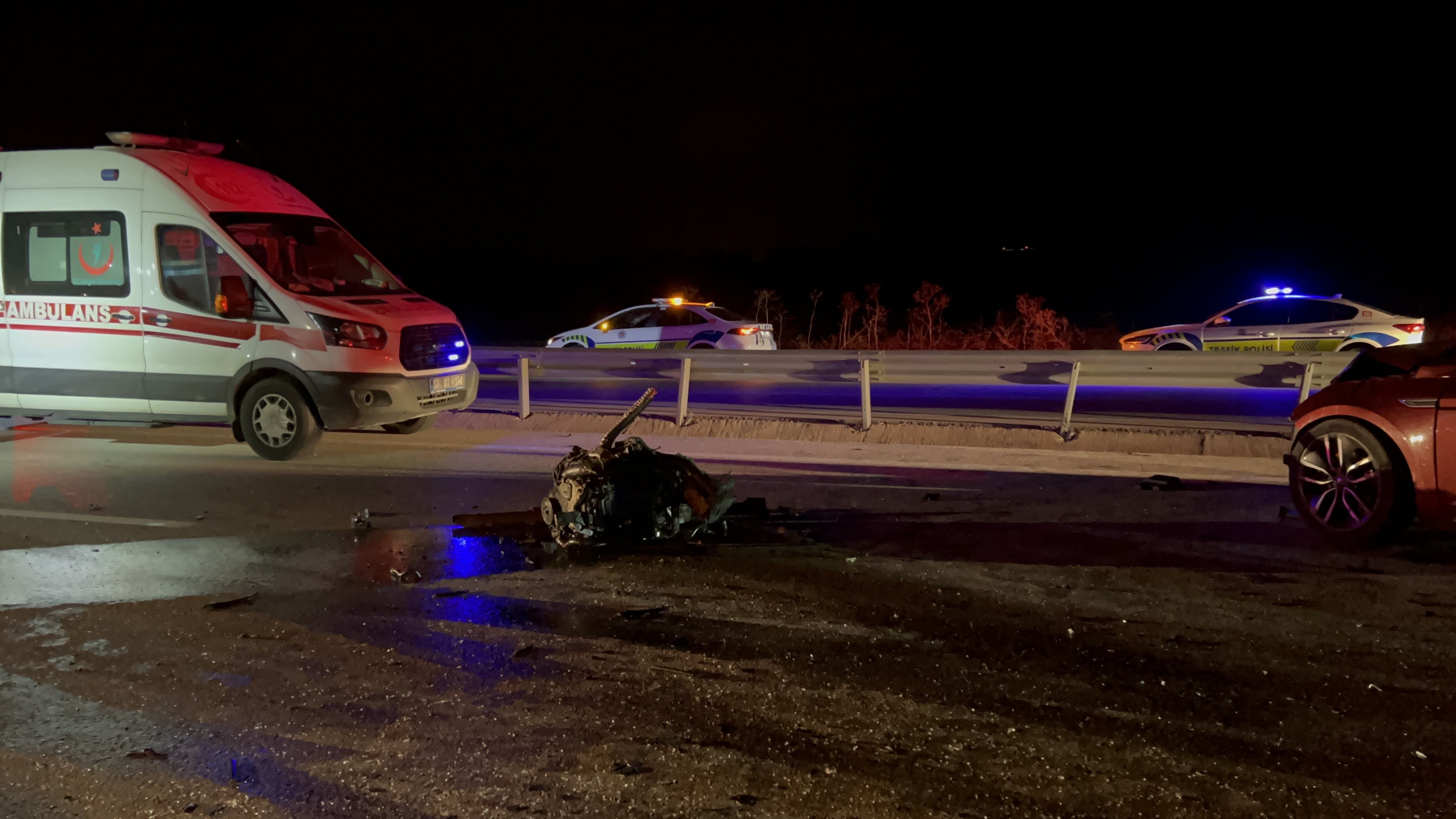 ‘Dur’ Ihtarına Uymadı, Ters Yöne Girdi Gece Yarısı 5 Kişiyi Hayattan Kopardı (14)