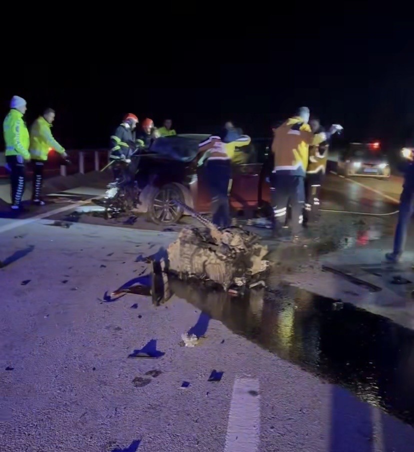 ‘Dur’ Ihtarına Uymadı, Ters Yöne Girdi Gece Yarısı 5 Kişiyi Hayattan Kopardı (4)