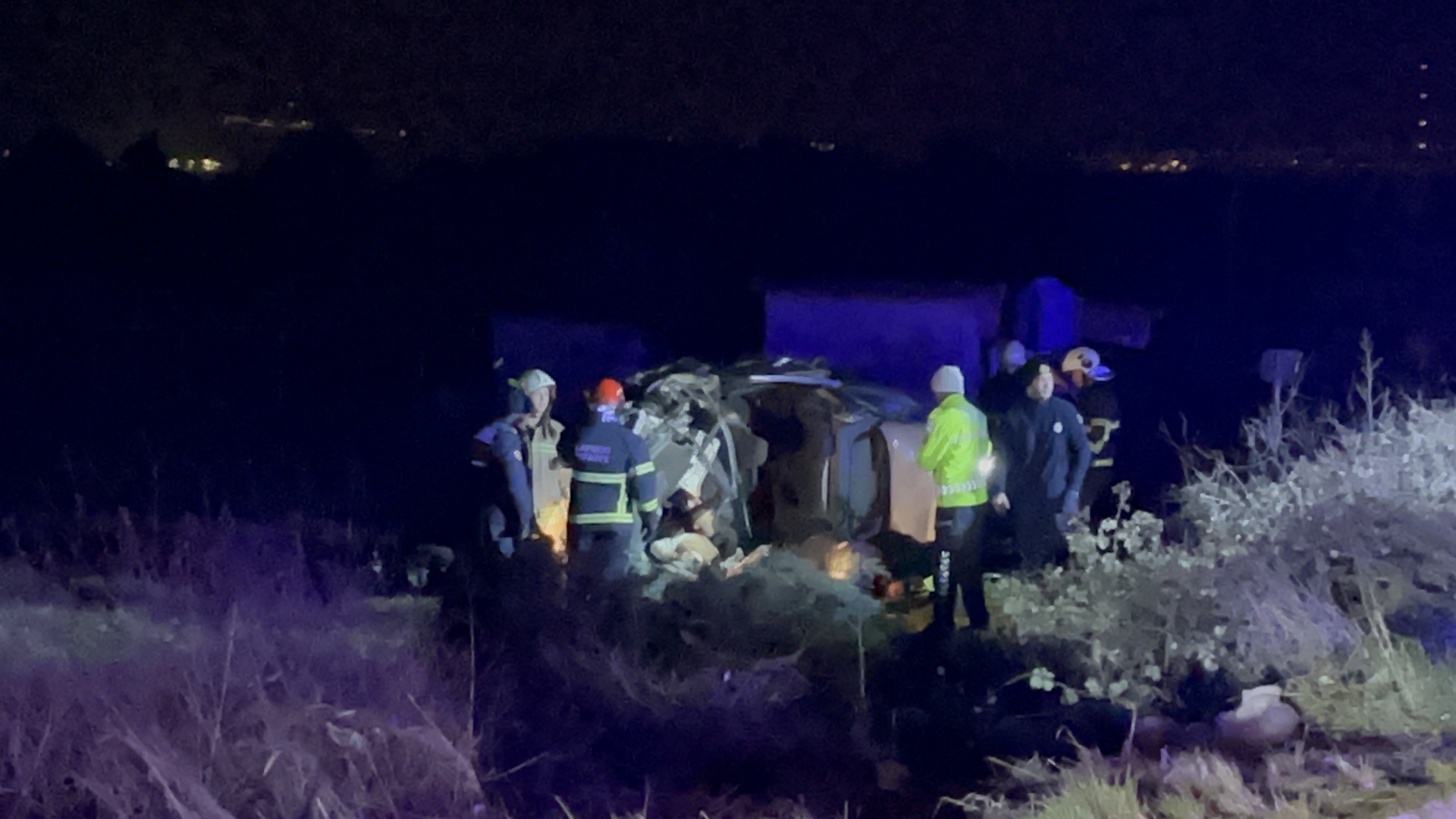 ‘Dur’ Ihtarına Uymadı, Ters Yöne Girdi Gece Yarısı 5 Kişiyi Hayattan Kopardı (9)