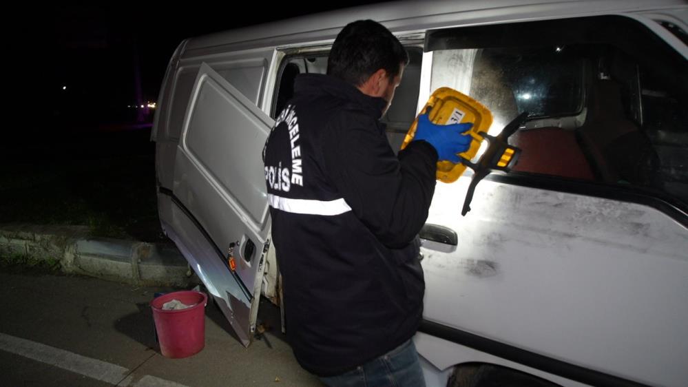 Dur Ihtarina Uymayan Minibus Kovalamaca Sonrasi Durduruldu Minibuste 7Si Cocuk 20 Duze (1)-1