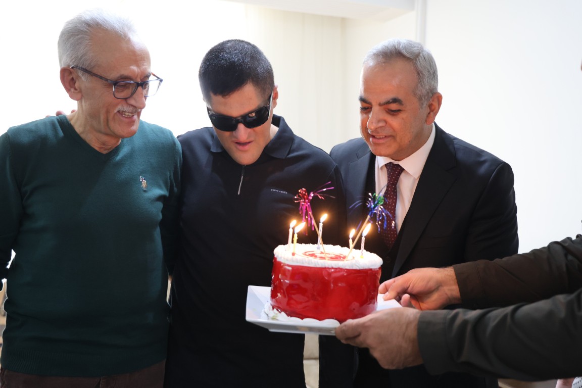 Engelleri Muzikle Asti Gorme Engelli Mehmet Konservatuvardan Dereceyle Mezun Oldu (3) (Orta)