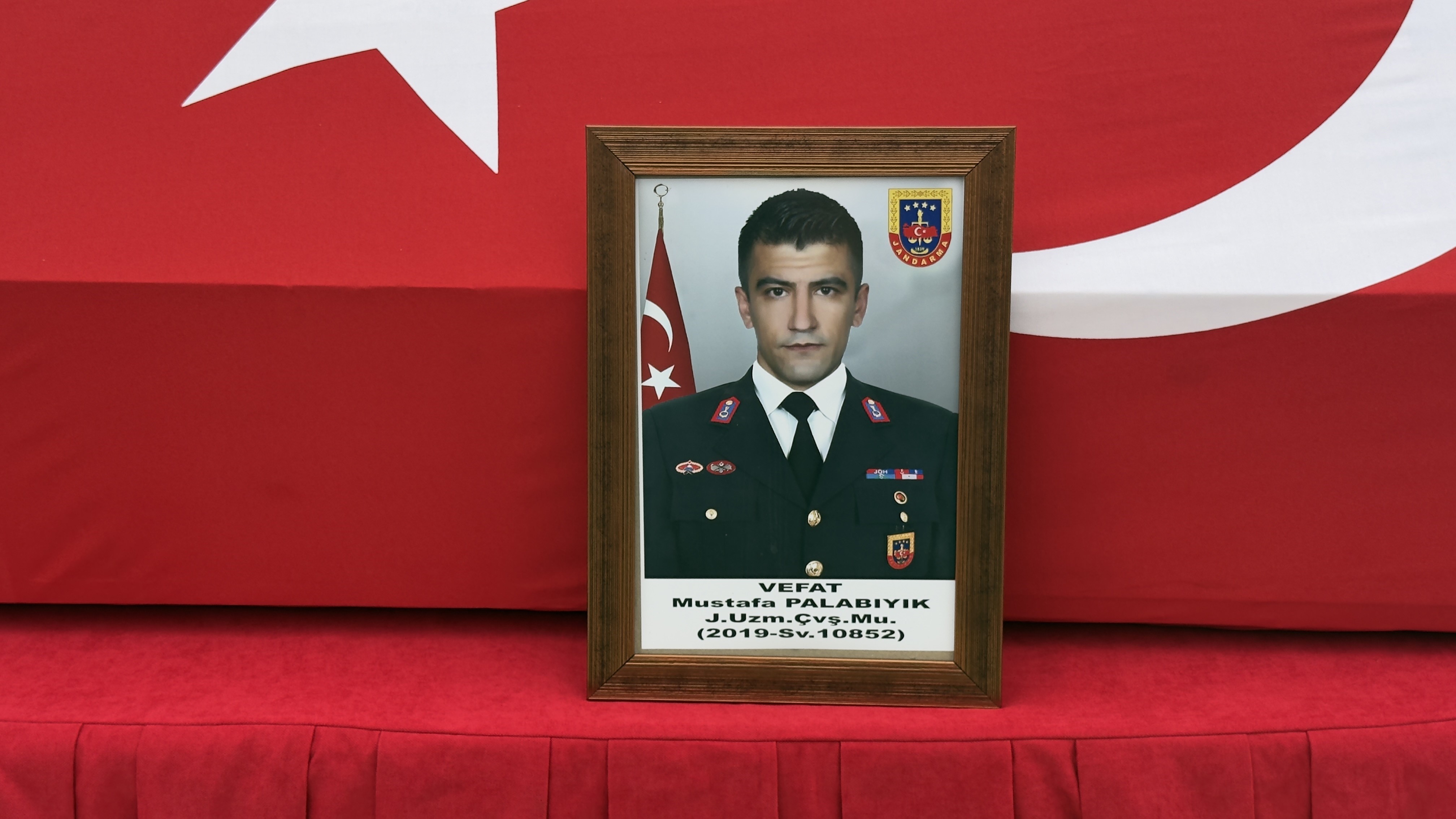 Eşi 7 Aylık Hamileydi… Uzman Çavuş Görev Başında Kalbine Yenildi (4)