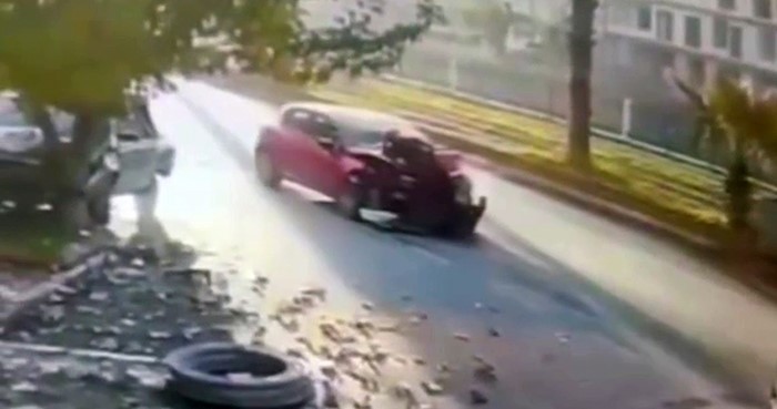 Esi Gorulmemis Olay Polise Carpip Kacti Sonra Sosyal Medyada Paylasti (2)