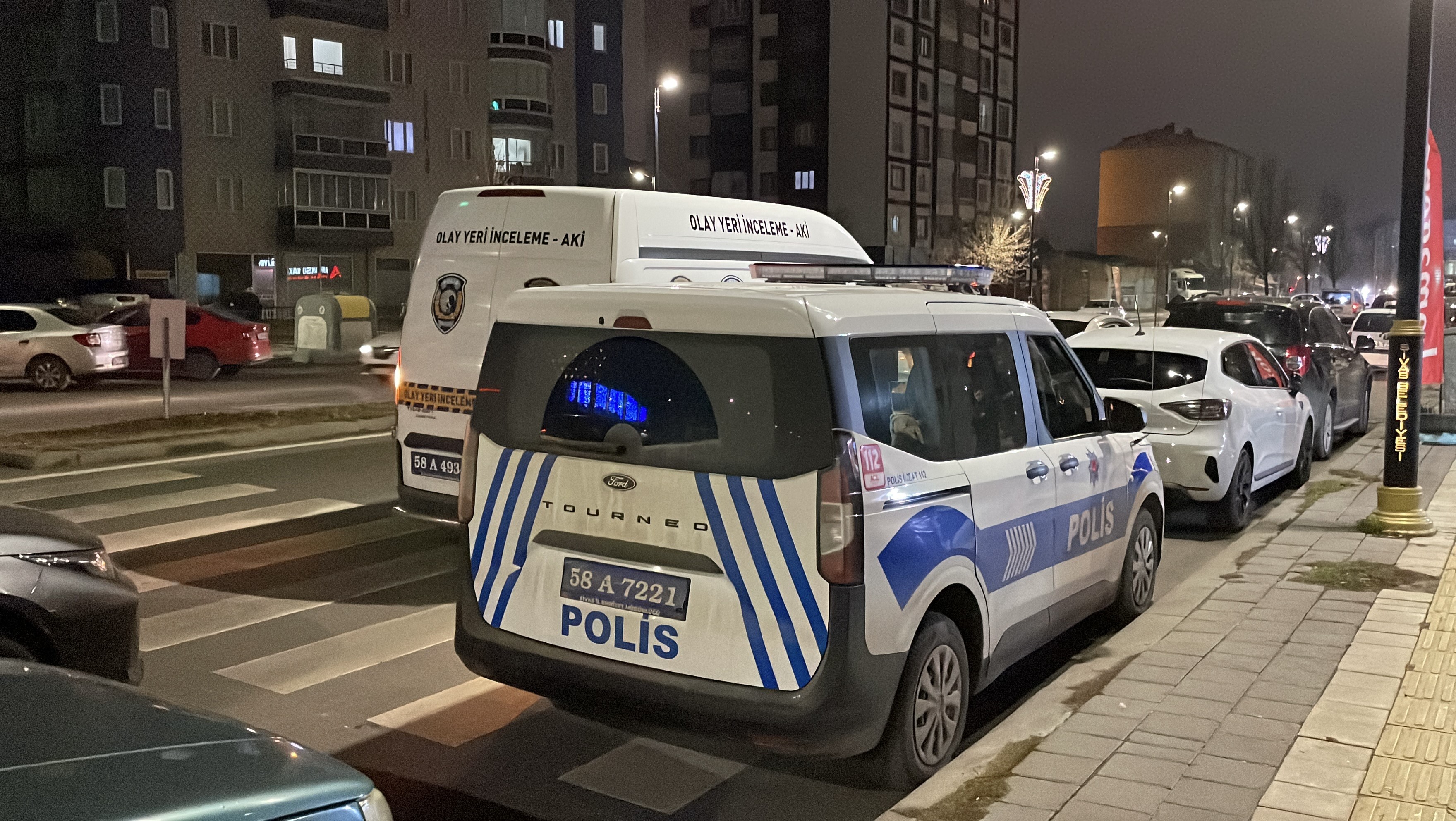 Evde Kanlı Gece! Ağabeyini Göğsünden Bıçaklayarak Öldürdü (3)