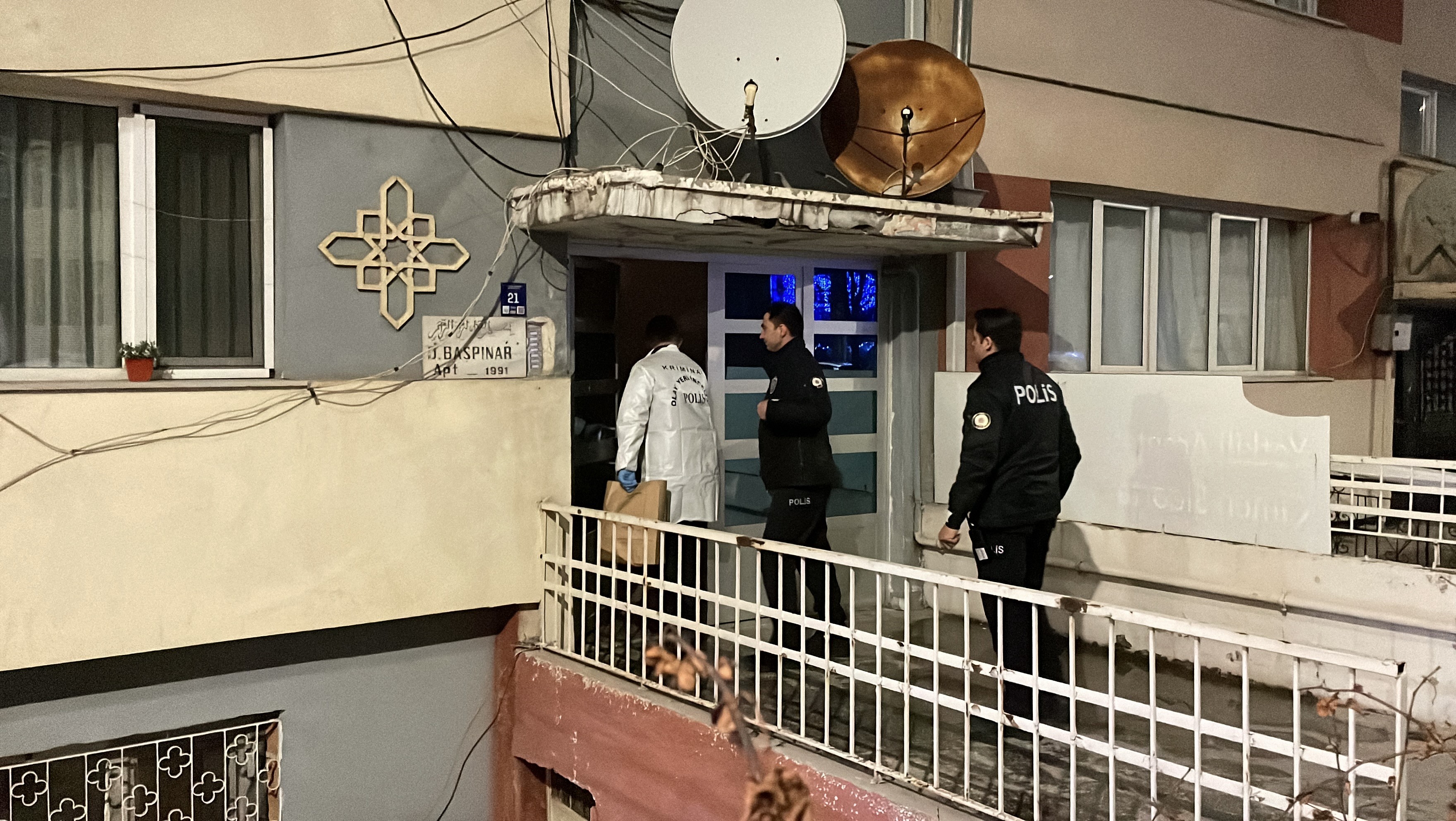 Evde Kanlı Gece! Ağabeyini Göğsünden Bıçaklayarak Öldürdü (4)