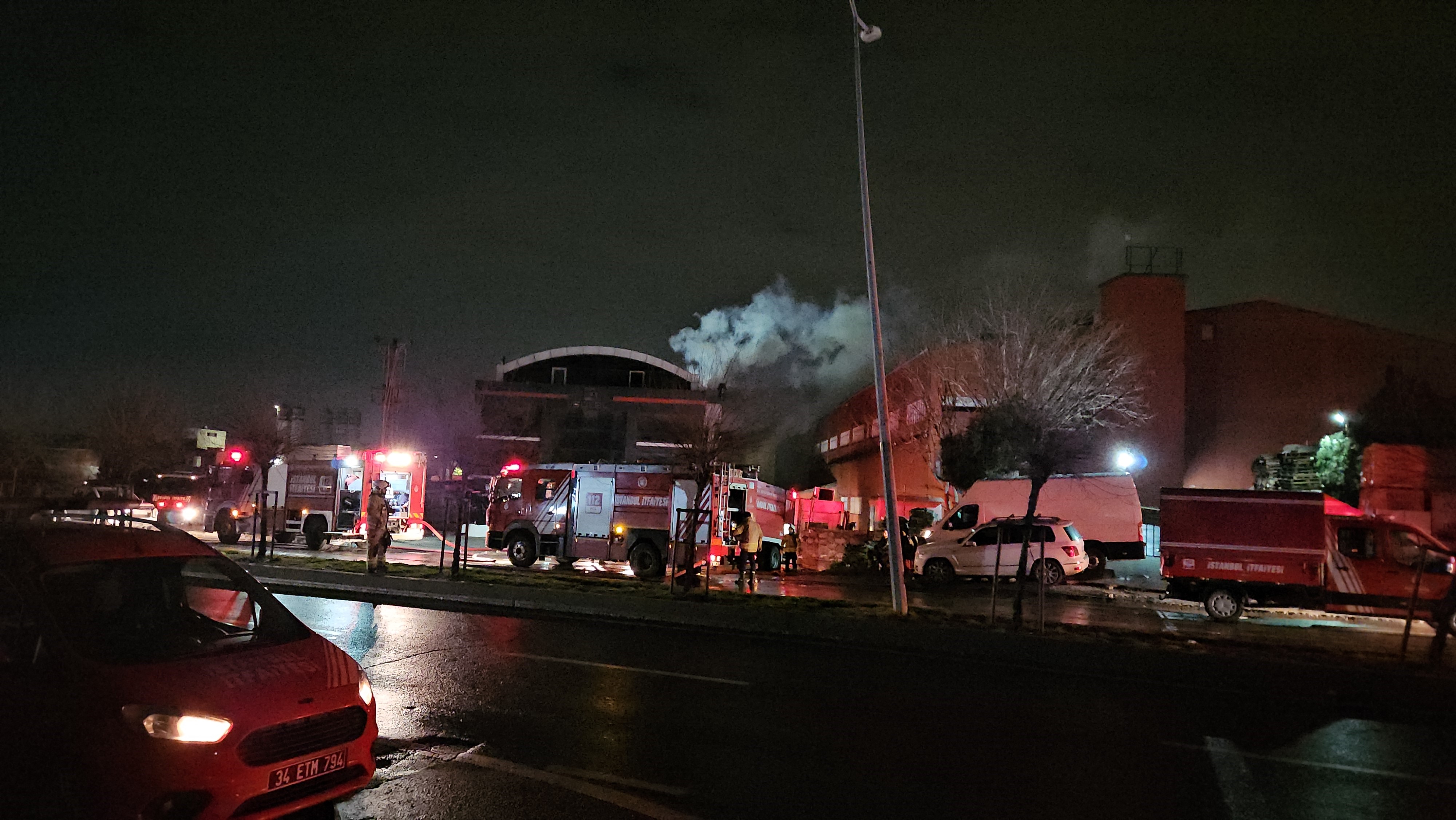 Fabrika Alevlere Teslim Oldu! 8 Saattir Kontrol Altına Alınamıyor (10)