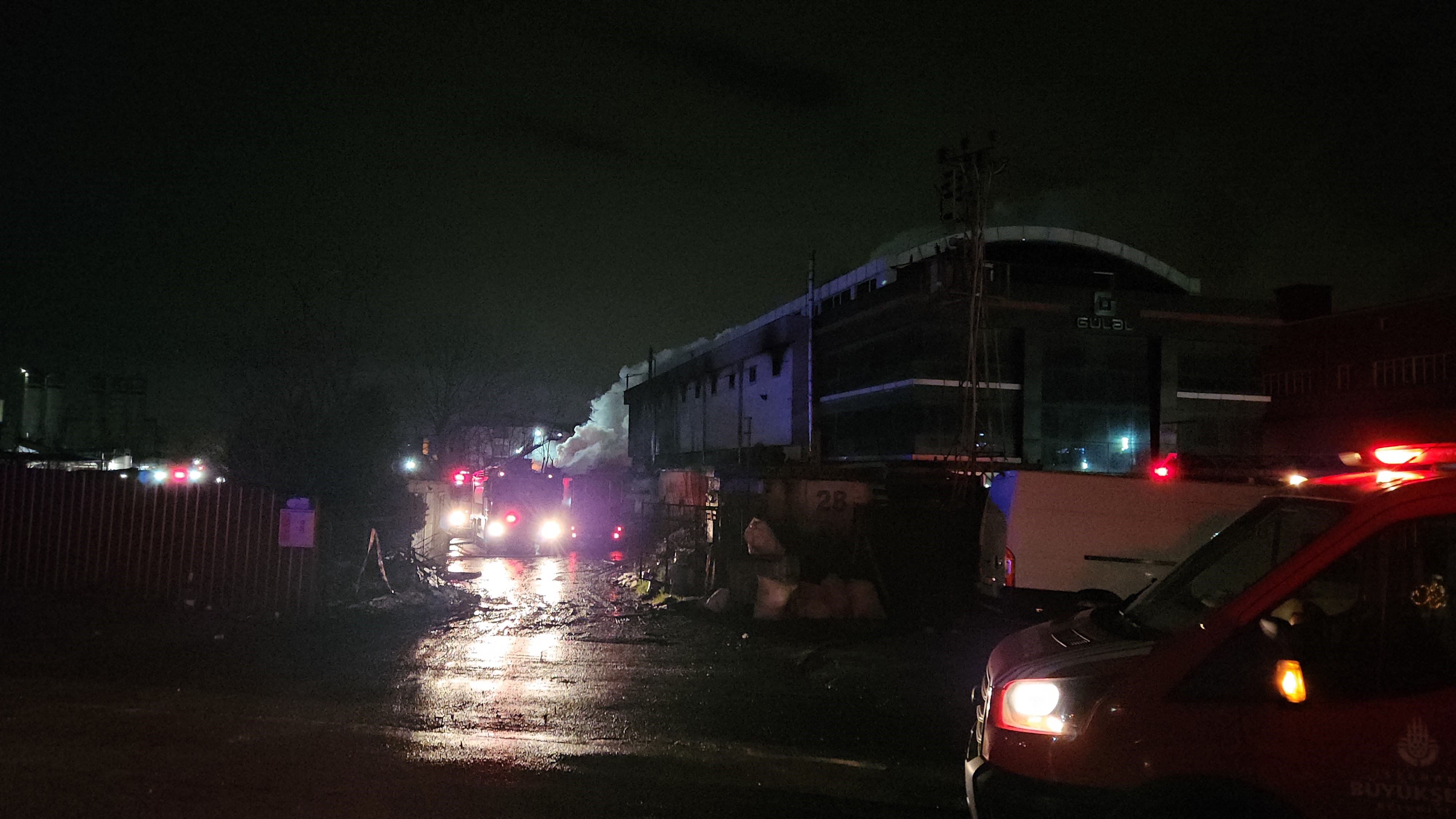 Fabrika Alevlere Teslim Oldu! 8 Saattir Kontrol Altına Alınamıyor (6)