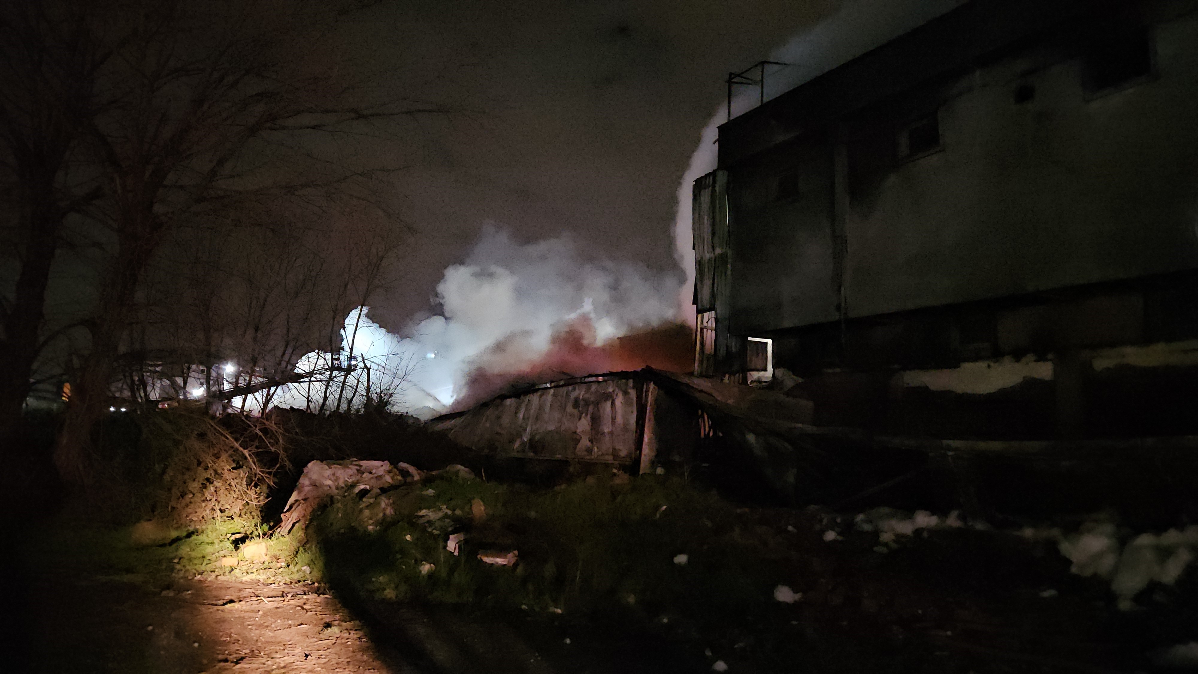 Fabrika Alevlere Teslim Oldu! 8 Saattir Kontrol Altına Alınamıyor (8)