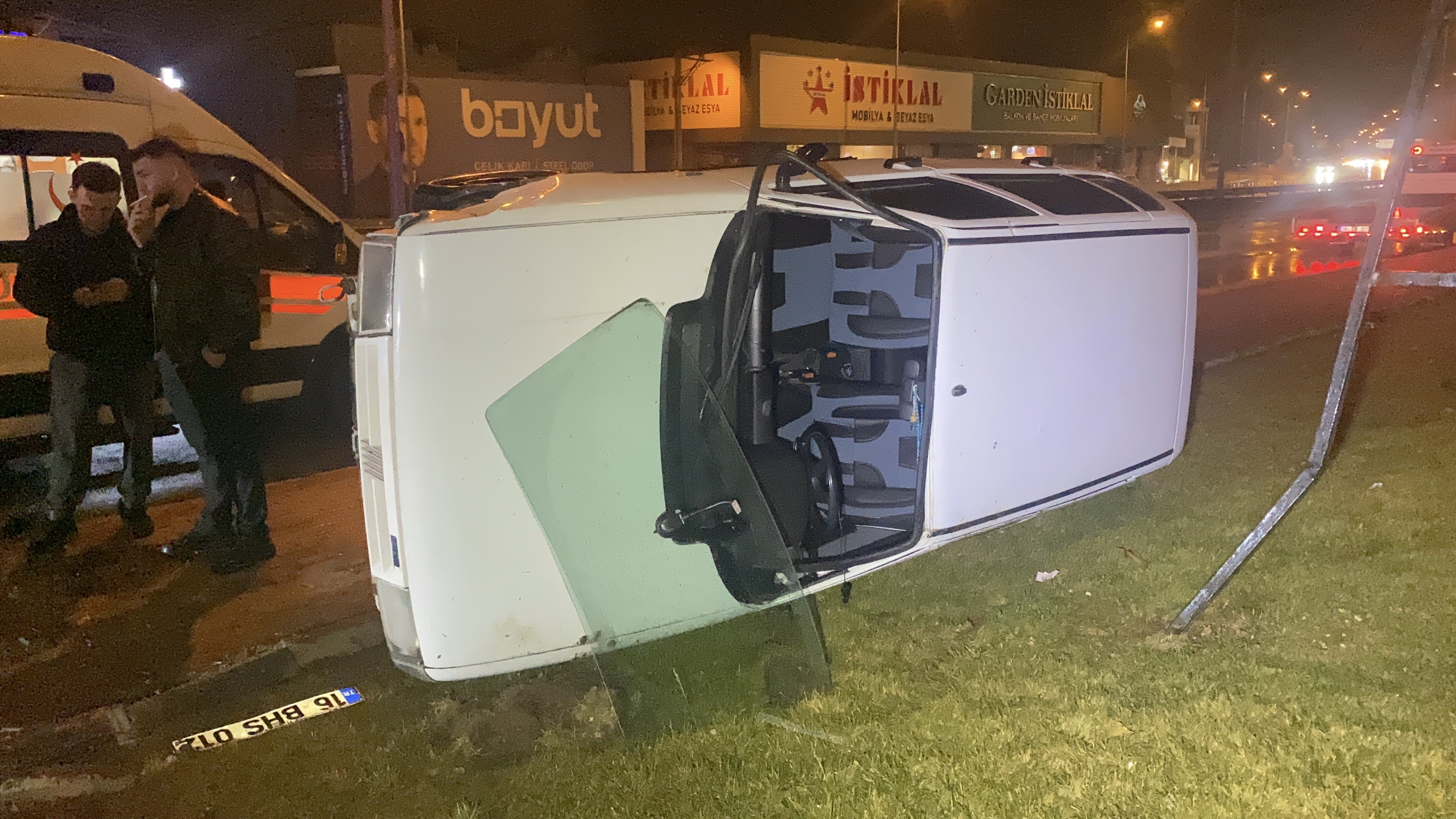 Faciadan Dönülen Anlar Takla Atan Otomobilden Burnu Bile Kanamadan Çıktı (3)