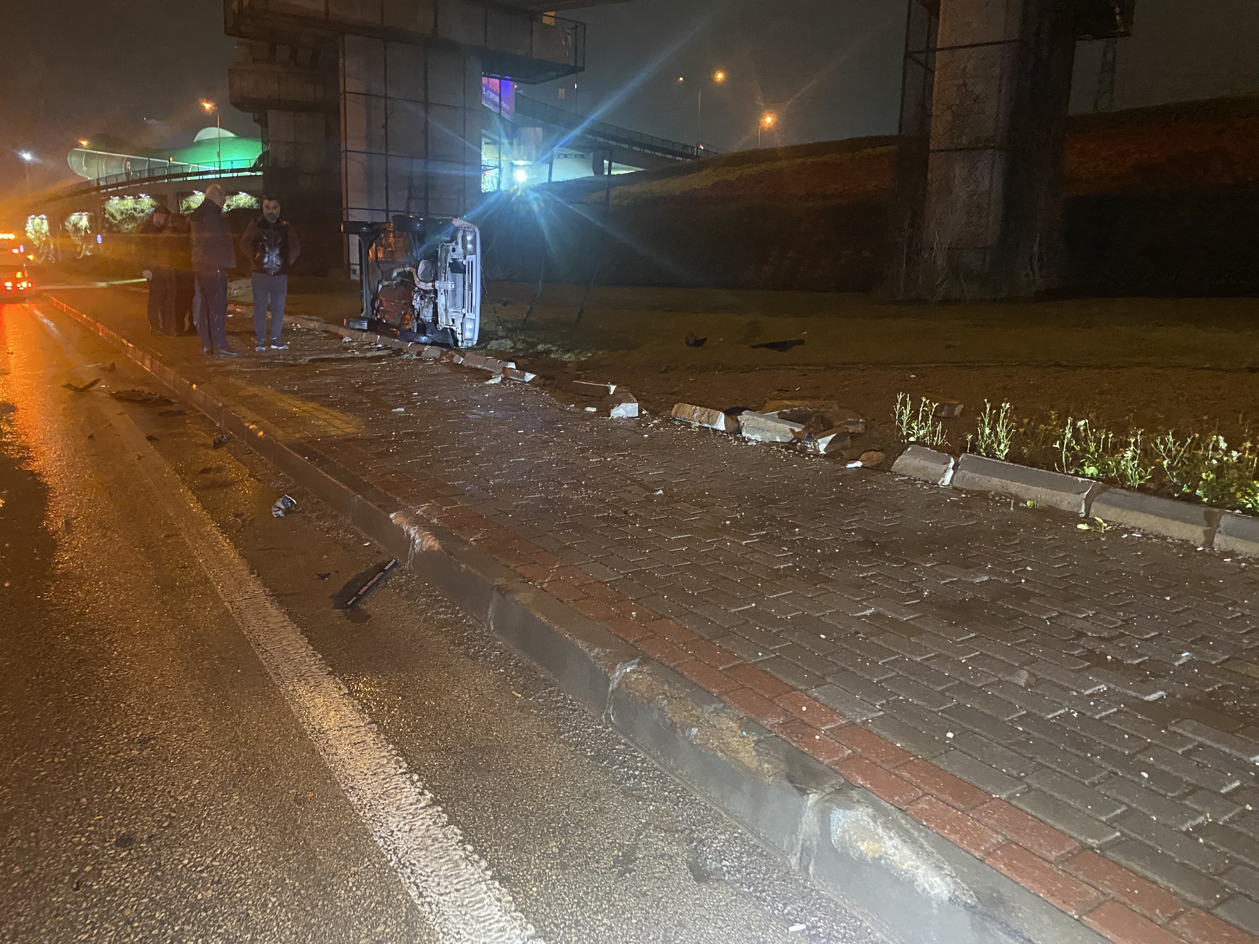 Faciadan Dönülen Anlar Takla Atan Otomobilden Burnu Bile Kanamadan Çıktı (4)