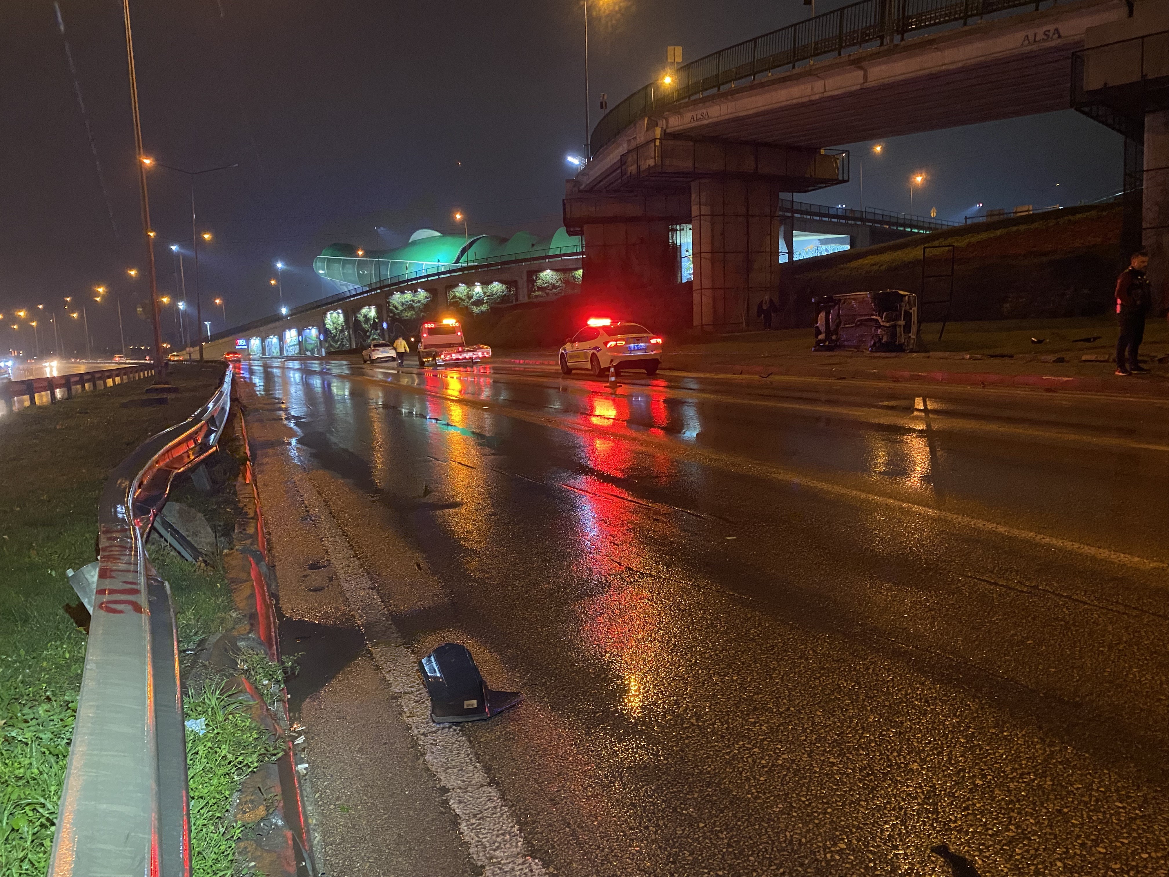Faciadan Dönülen Anlar Takla Atan Otomobilden Burnu Bile Kanamadan Çıktı (6)