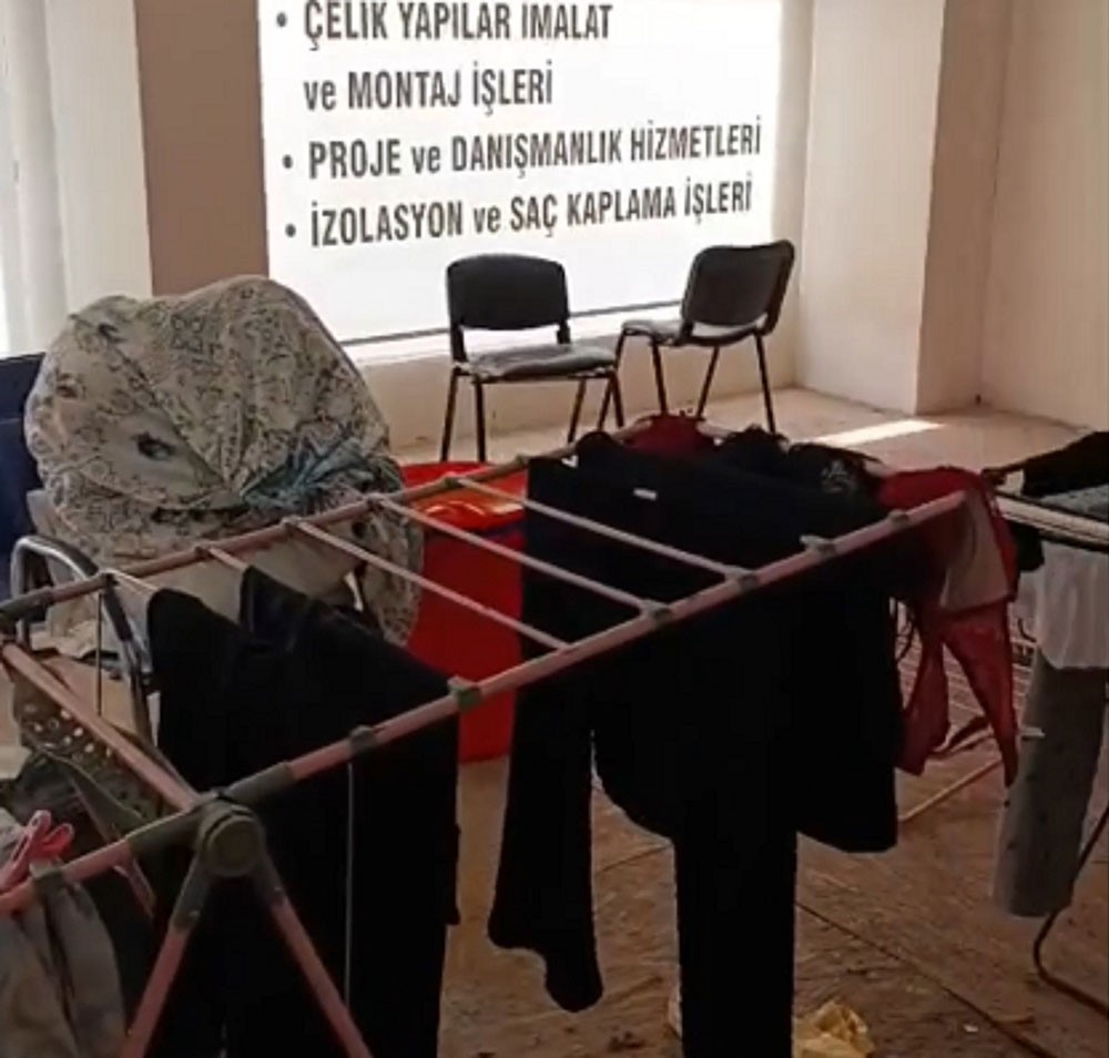 Fuhuş Baskınında Gizli Sığınak Çok Sayıda Kadın Saklanırken Bulundu (3)