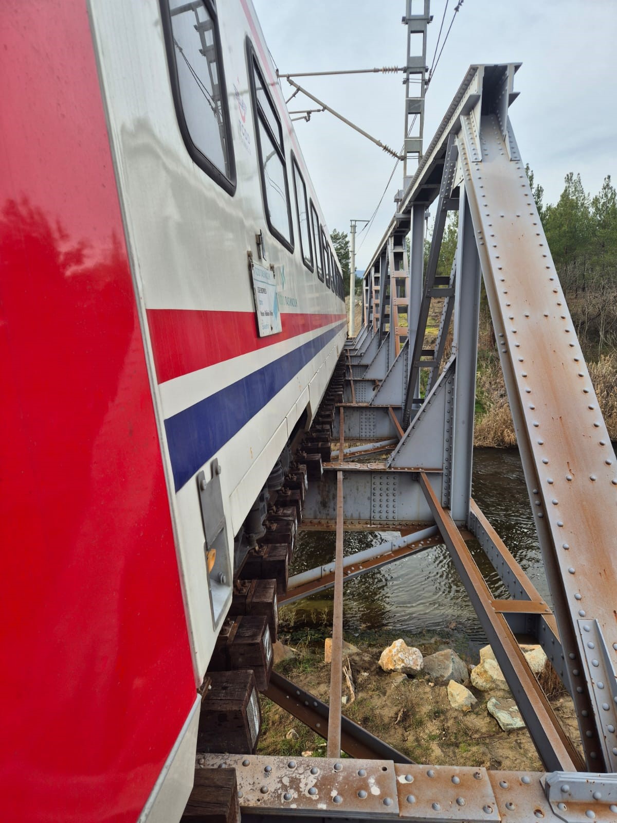 Geçişe Kapalı Köprüde Korkunç Son Trenin Çarptığı Adam Öldü (2)