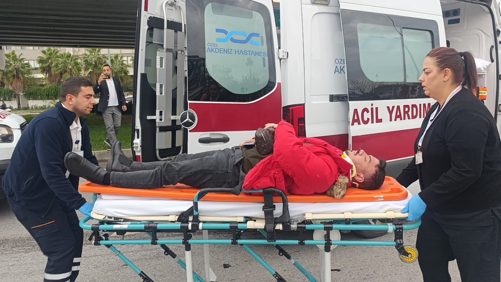 Güvenlik Kamerasına Yansıyan Dehşet! Ambulansa Yol Vermek Isterken Hurdaya Döndü (10)