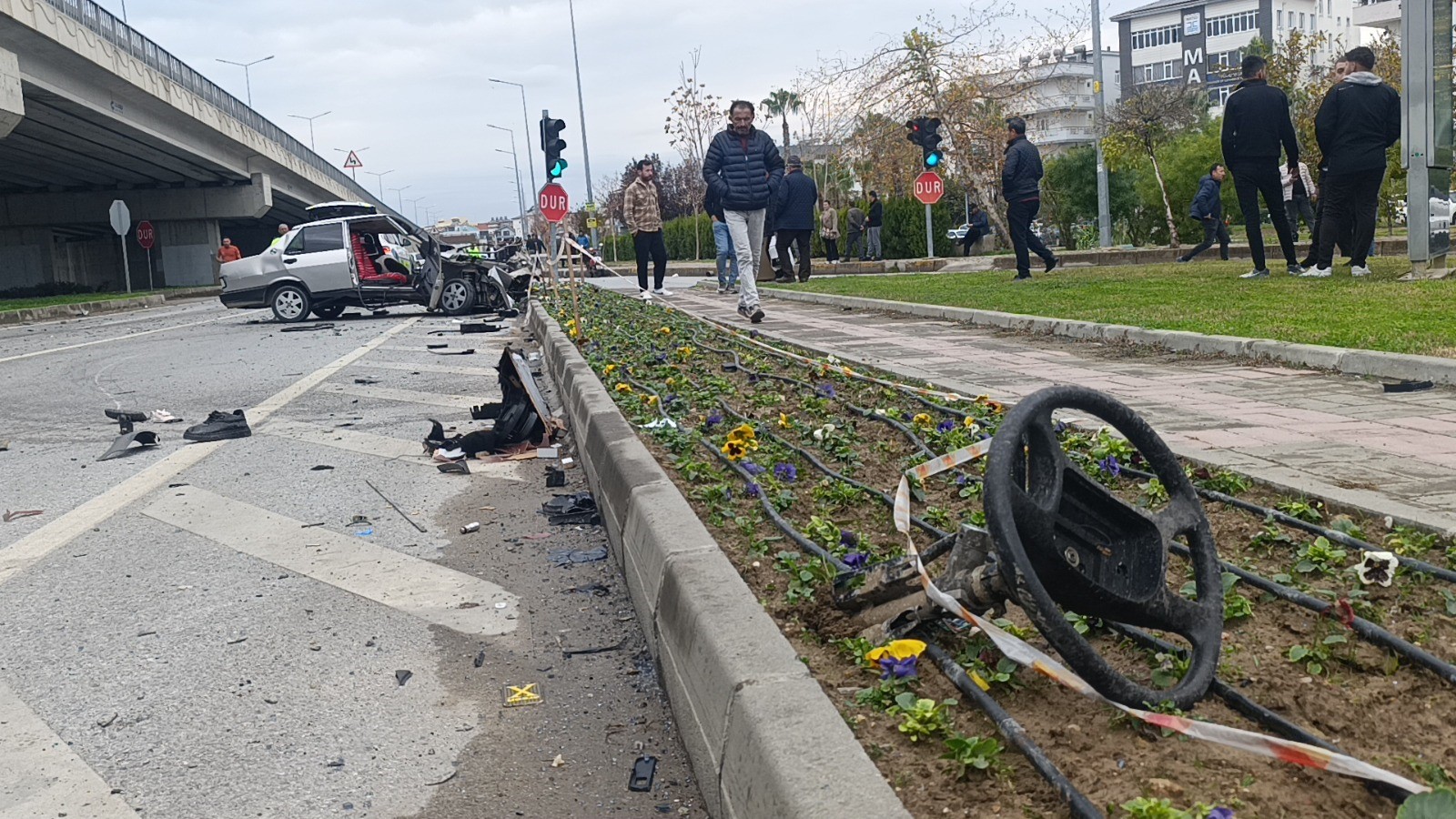 Güvenlik Kamerasına Yansıyan Dehşet! Ambulansa Yol Vermek Isterken Hurdaya Döndü (4)
