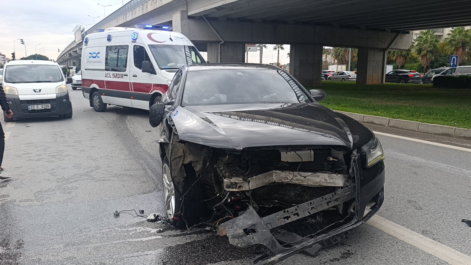 Güvenlik Kamerasına Yansıyan Dehşet! Ambulansa Yol Vermek Isterken Hurdaya Döndü (6)