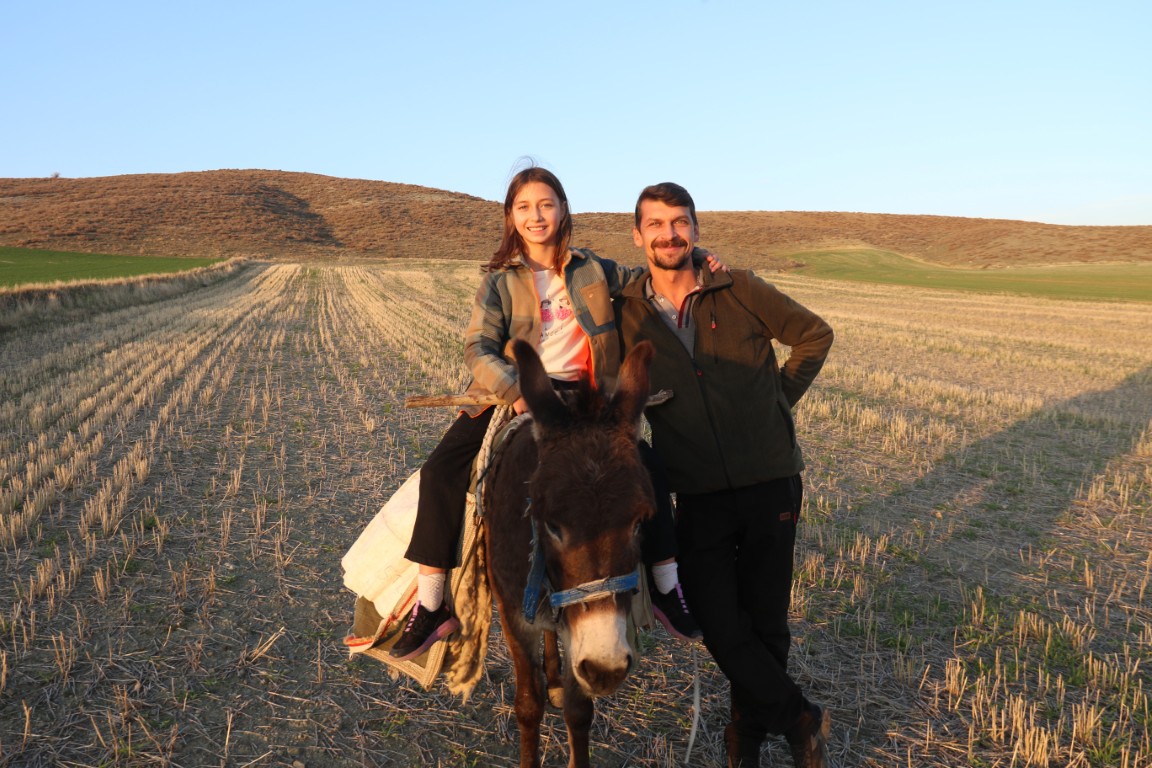 Hayvan Sevgisiyle Buyuyen Minik Coban Ayse Yarenin Yureklere Dokunan Mucadelesi (5) (Orta)