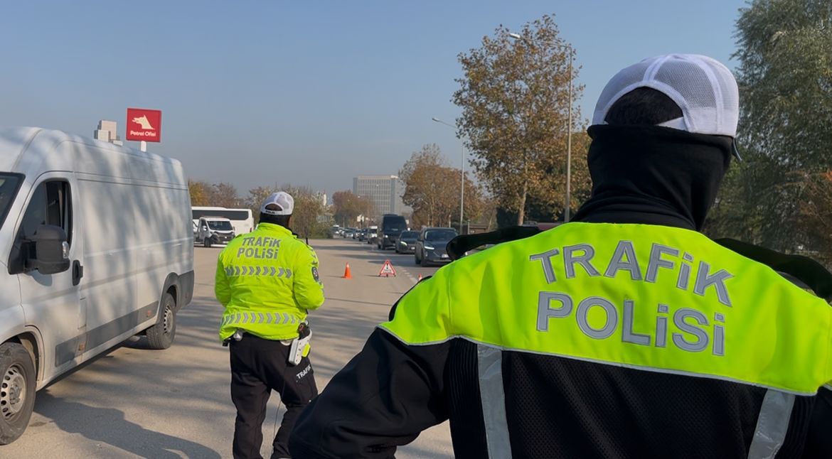“Her Ay 10 Ceza Yiyorum” Sürücünün Itirafı Polis Kameralarına Yansıdı (2)