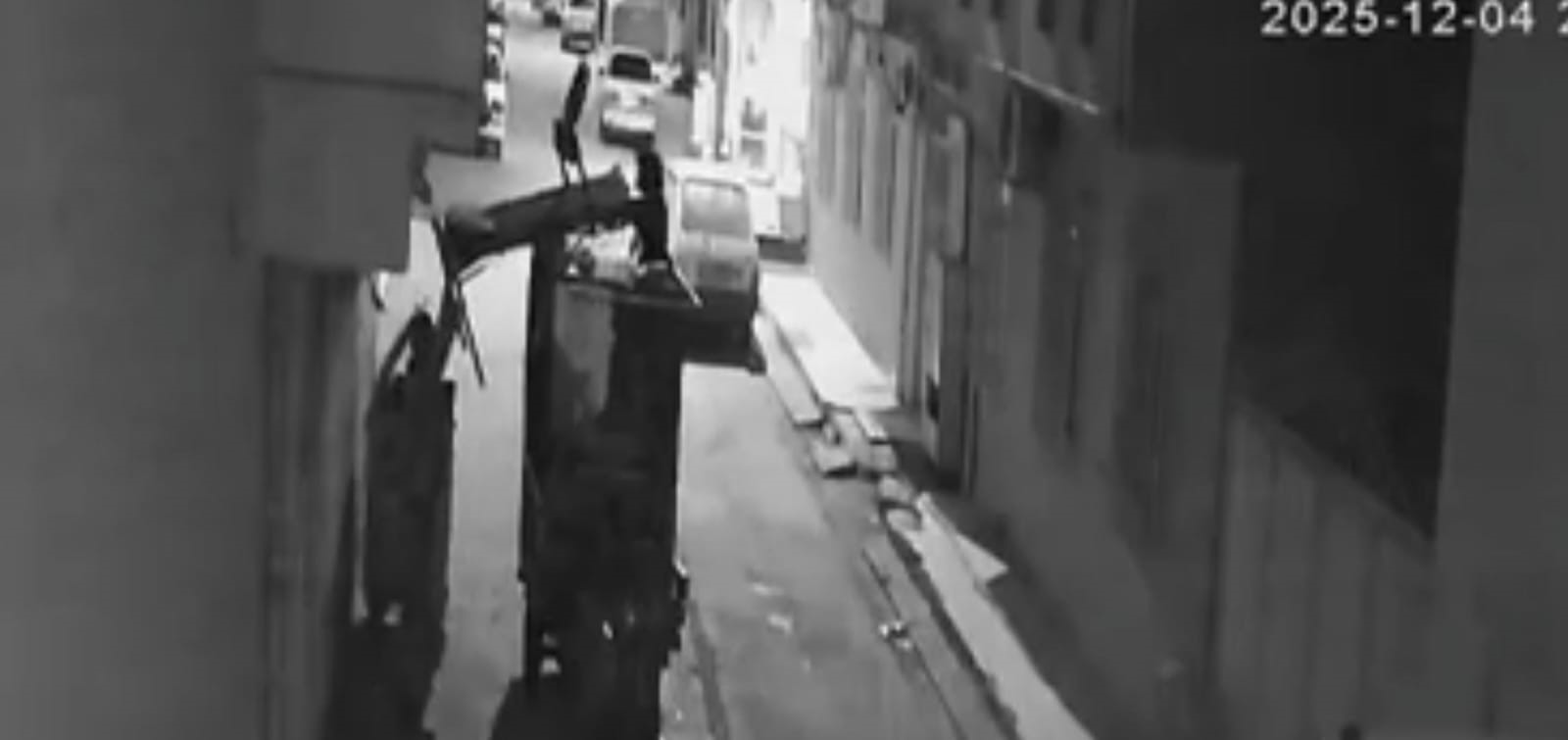 Hırsızlardan Pes Dedirten Rahatlık Koşu Bandını Saniyeler Içinde Çaldılar! (4)